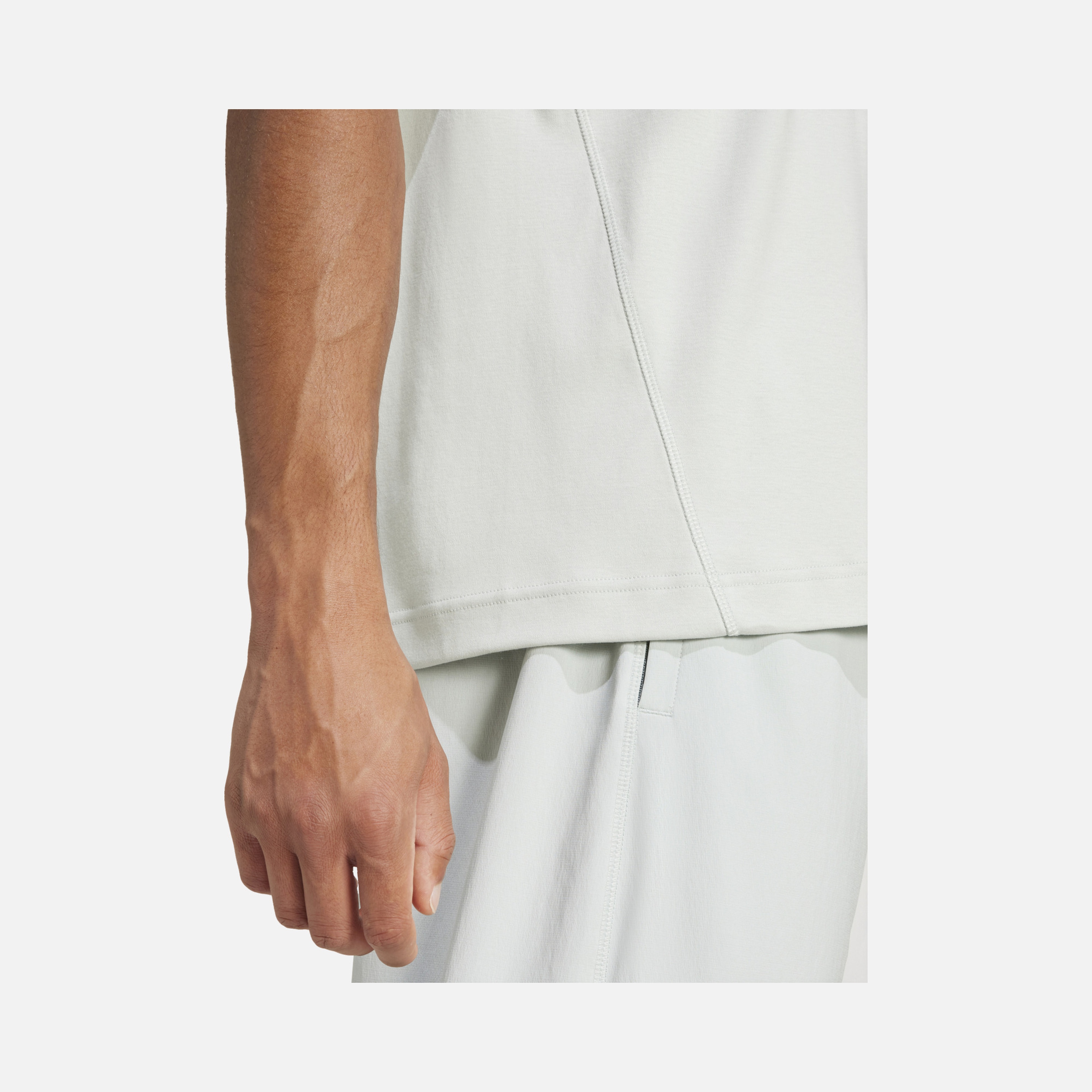 adidas Sportswear City Escape Crew Neck Short-Sleeve Erkek Tişört