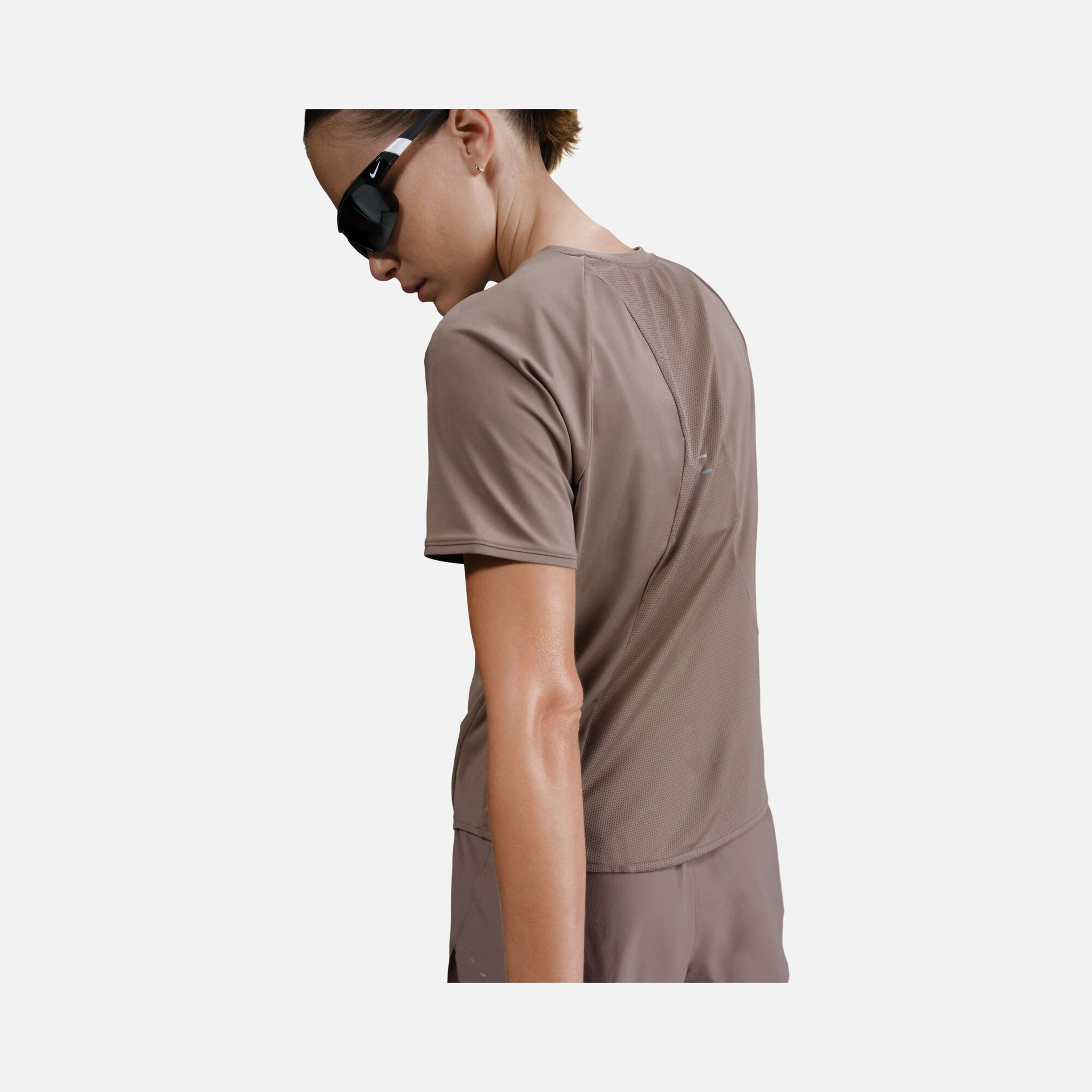 Nike Swift Dri-Fit Running Short-Sleeve Kadın Tişört