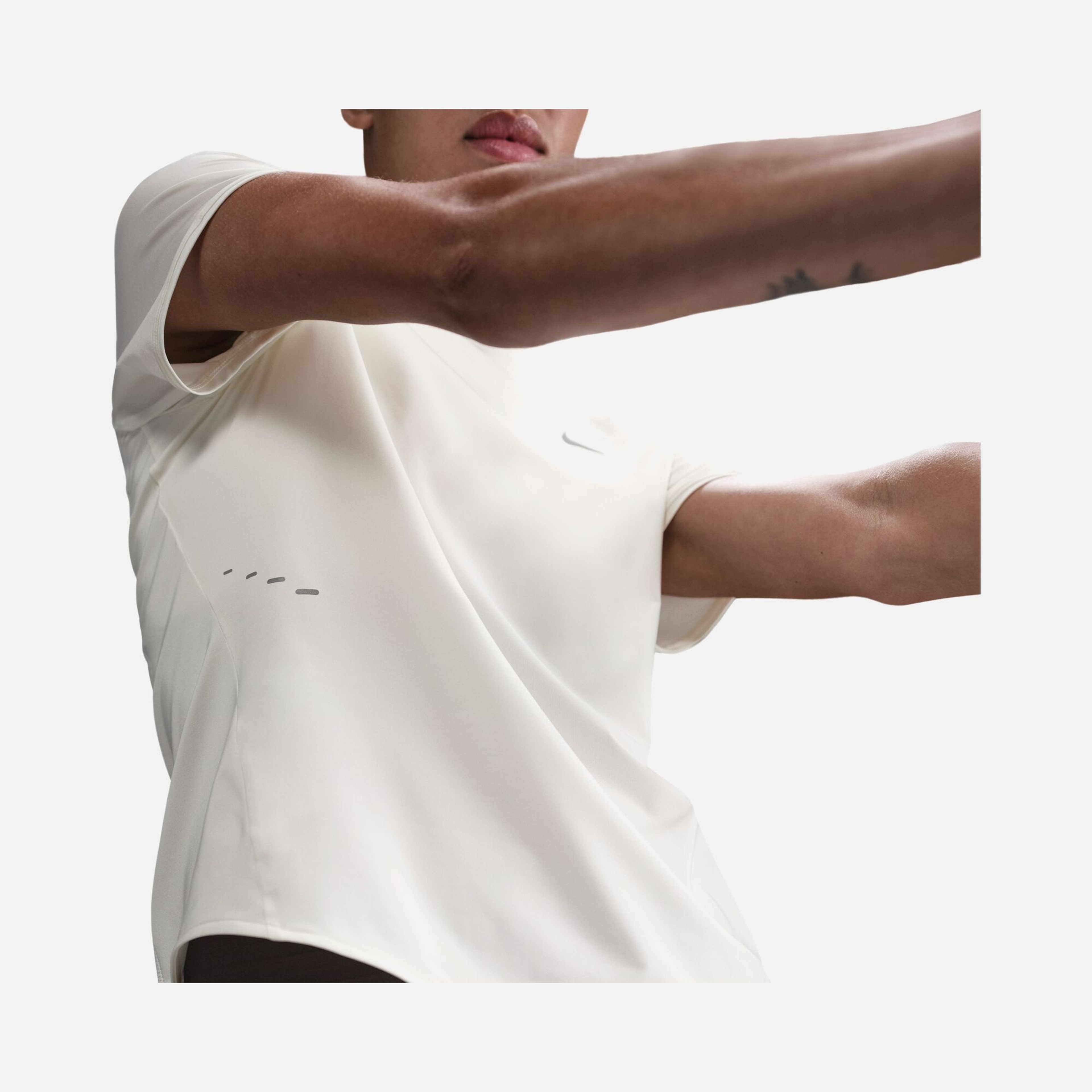 Nike Swift Dri-Fit Running Short-Sleeve Kadın Tişört