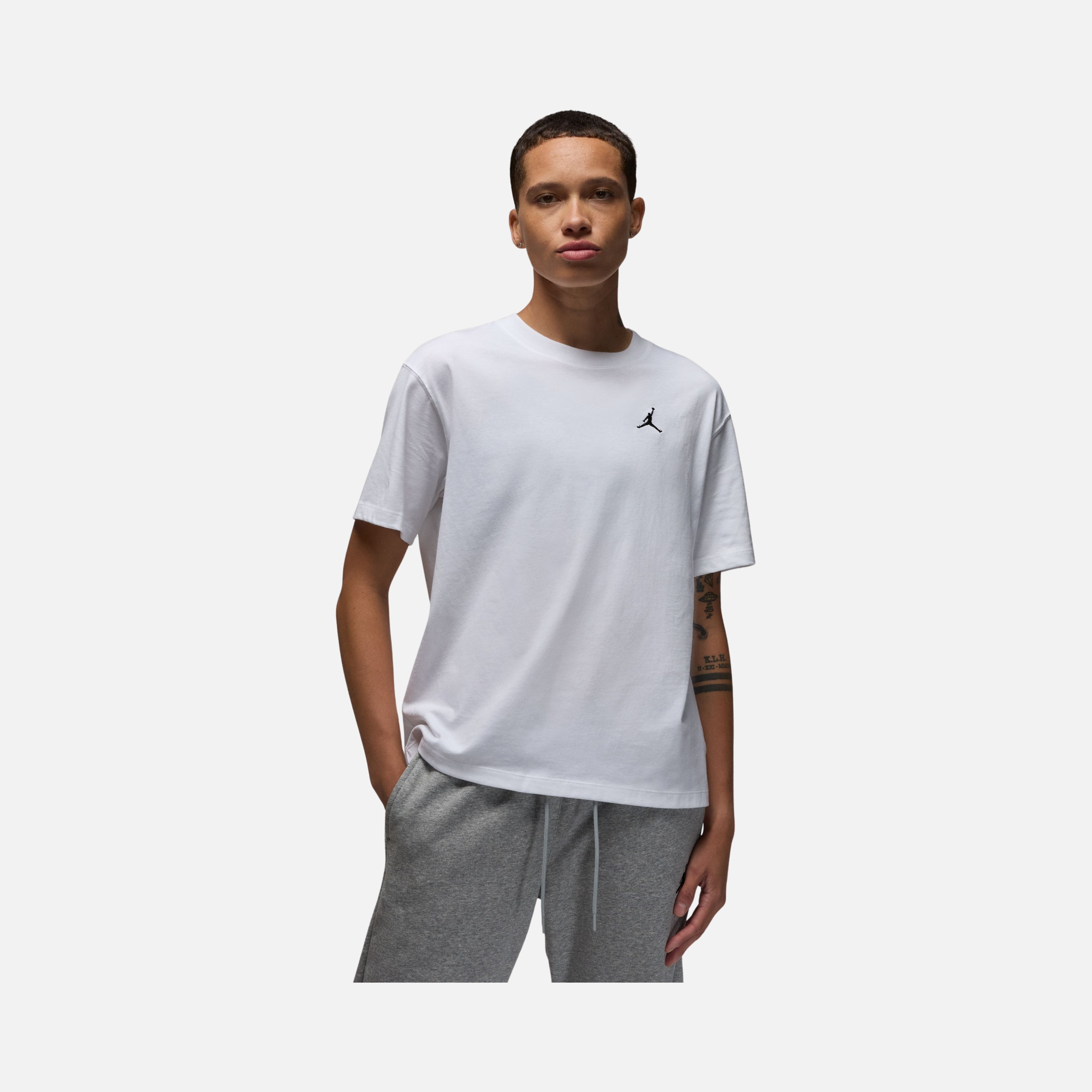 Nike Jordan Essentials Graphic Core 23 Relaxed Fit Short-Sleeve Kadın Tişört