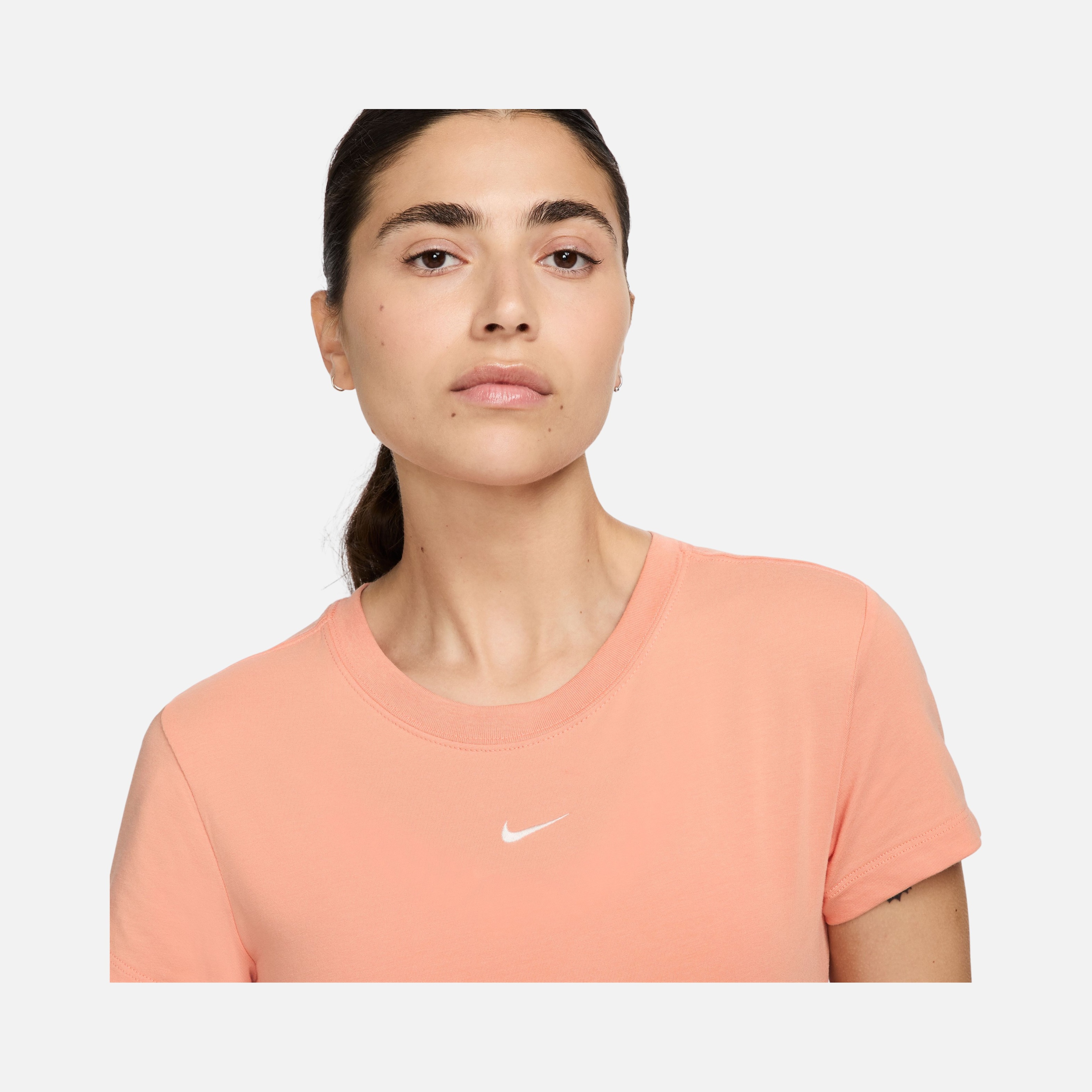 Nike Sportswear Essentials Chill Knit Short-Sleeve Kadın Tişört