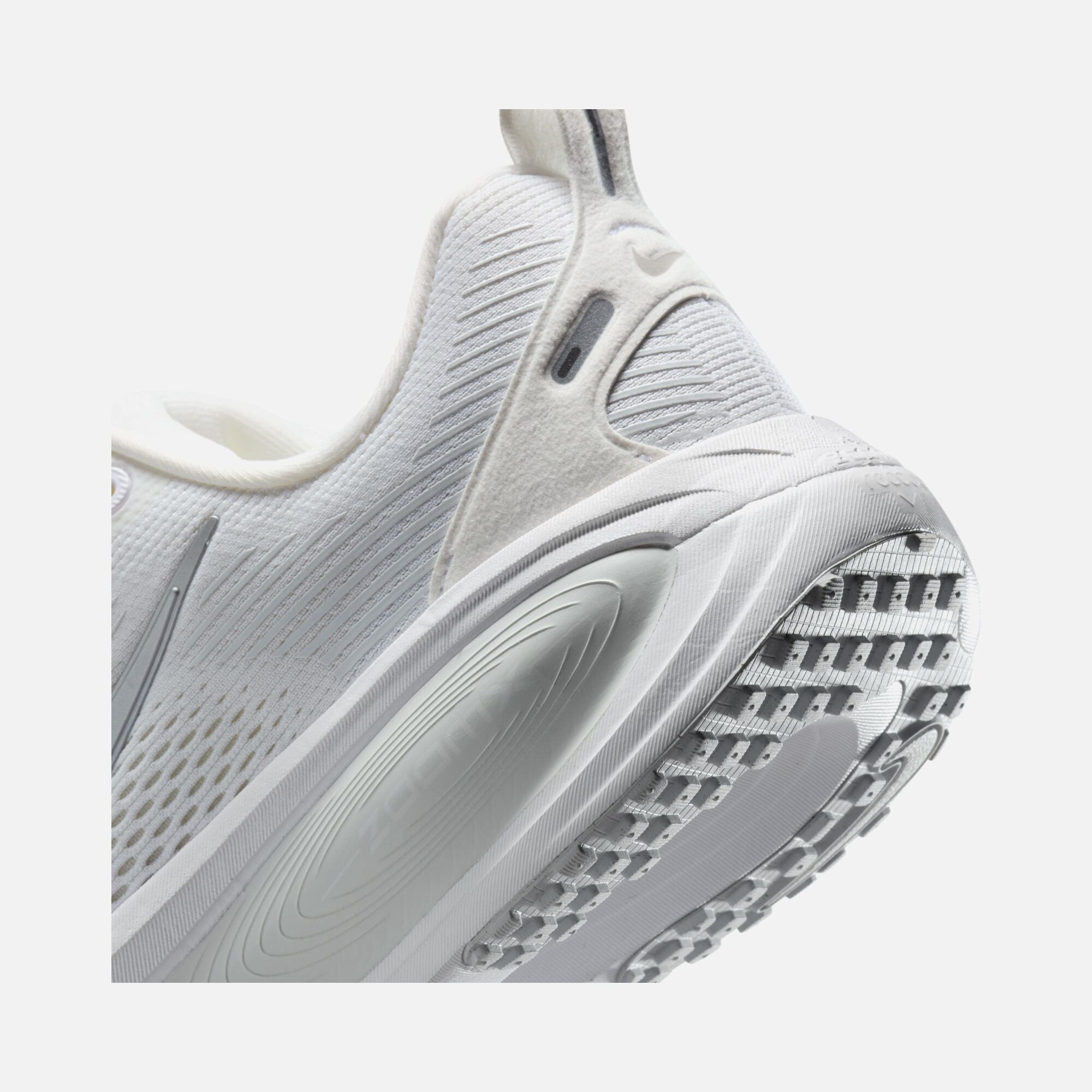 Nike Vomero 18 ZoomX Road Running Kadın Spor Ayakkabı