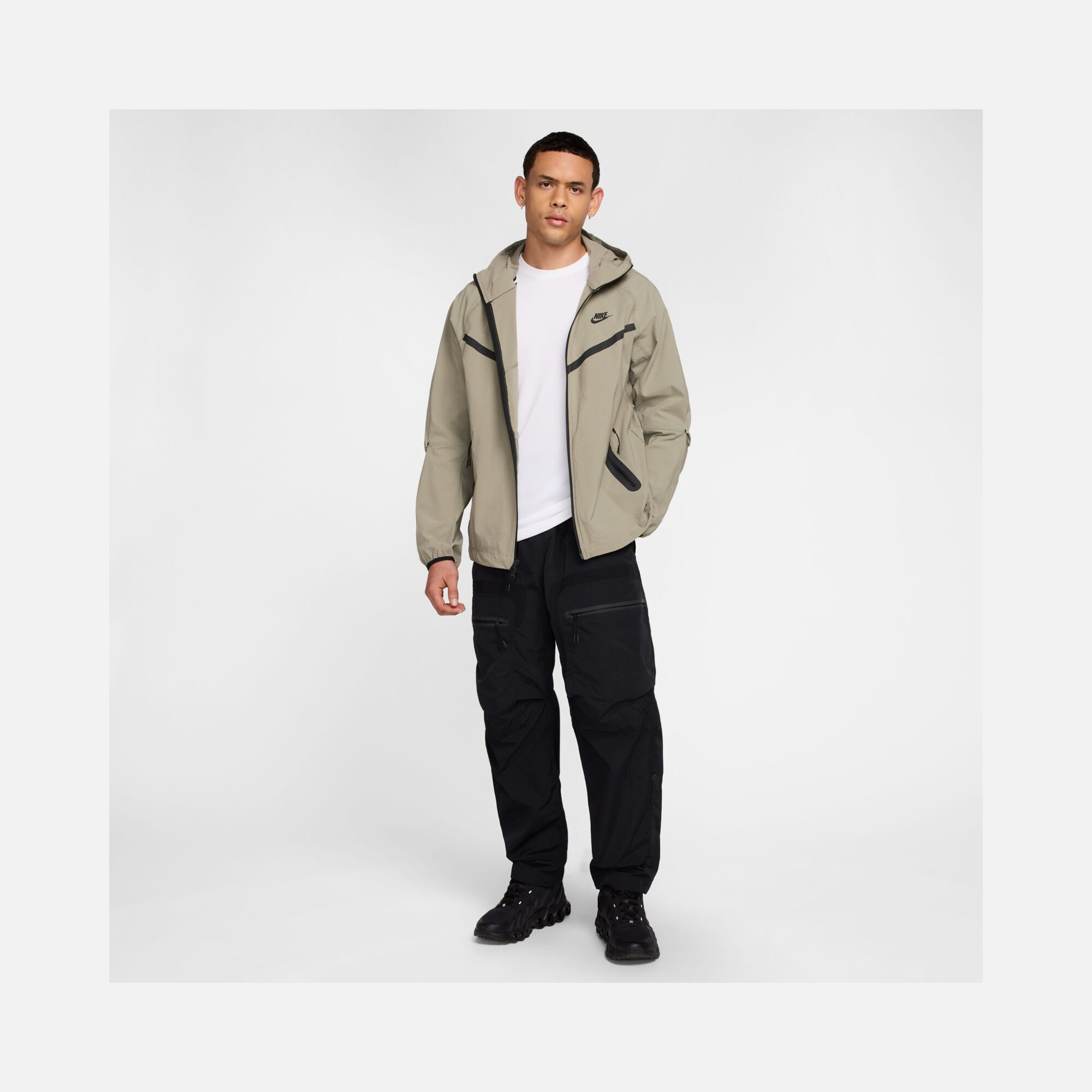 Nike Tech Woven Windrunner Full-Zip Hooded Erkek Ceket