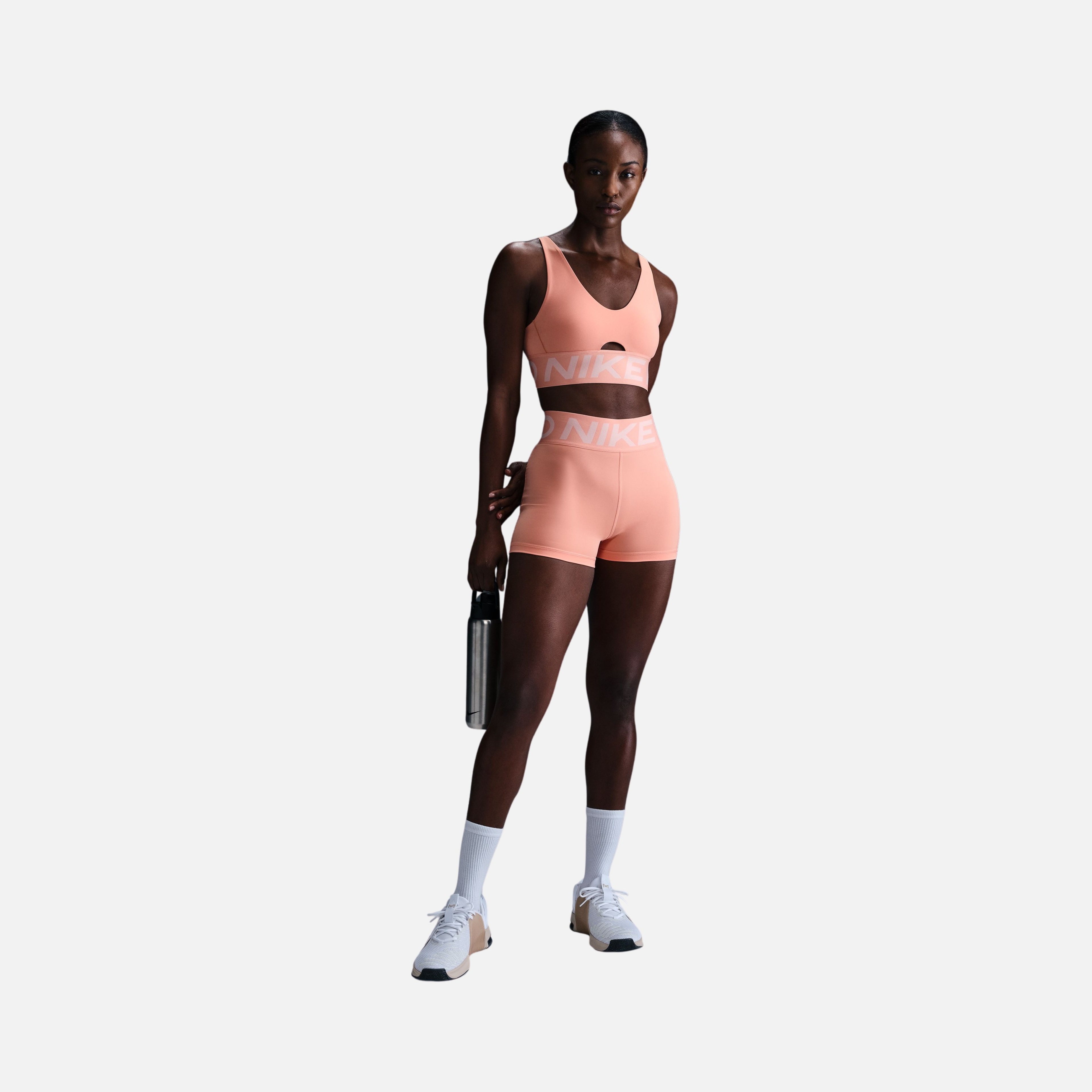 Nike Pro Indy Plunge Medium-Support Padded Training Kadın Bra