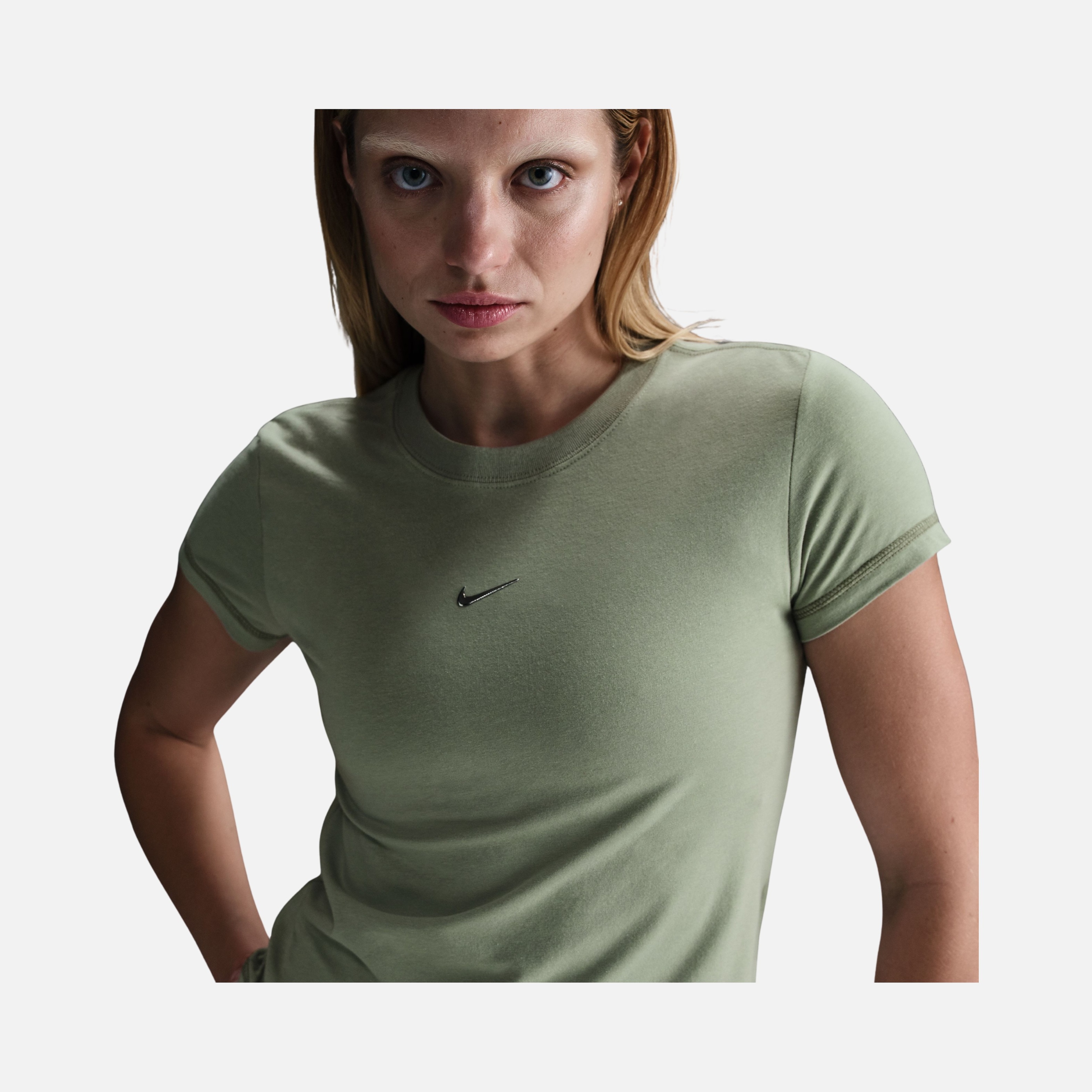 Nike Sportswear Chill Knit Slim Cropped Short-Sleeve Kadın Tişört