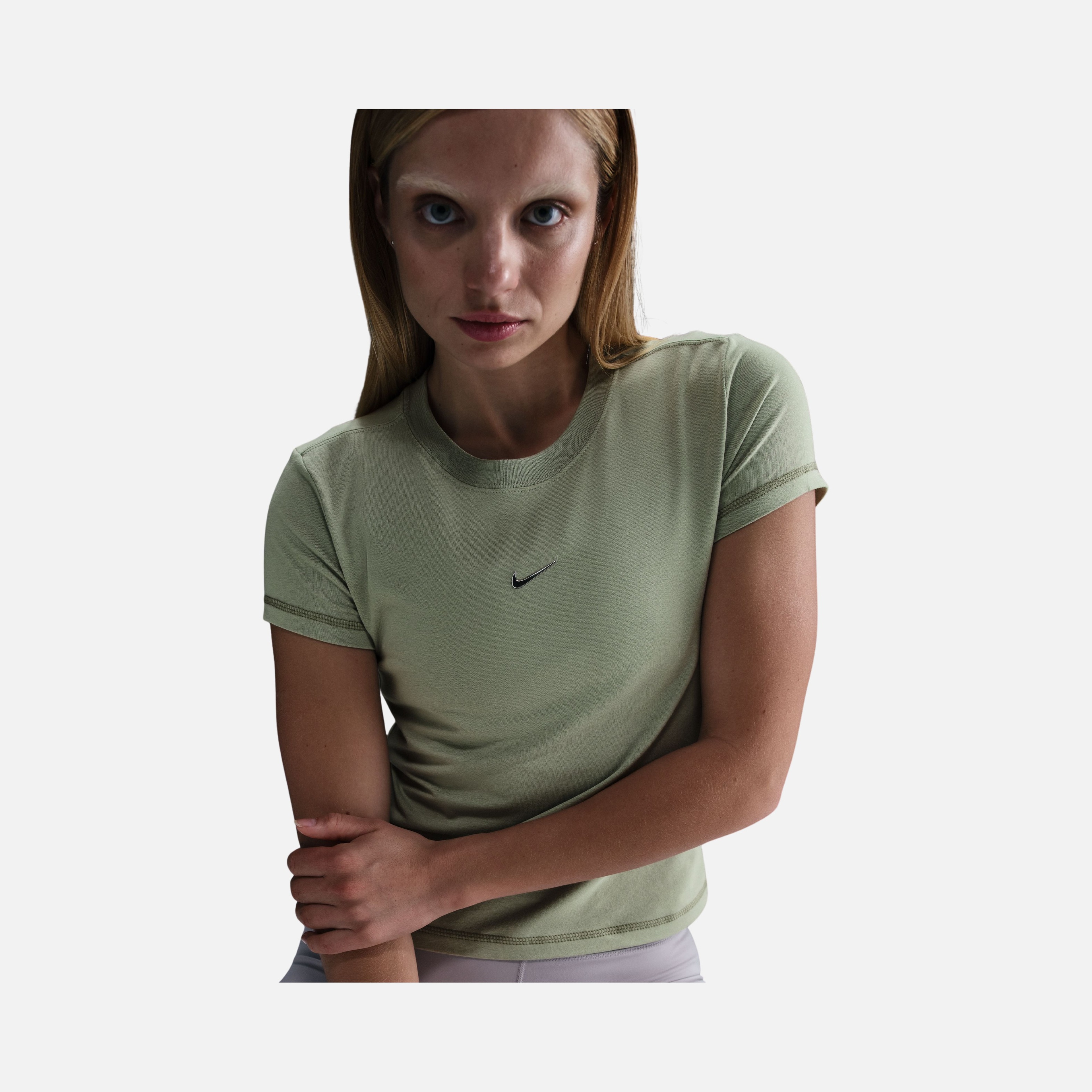 Nike Sportswear Chill Knit Slim Cropped Short-Sleeve Kadın Tişört