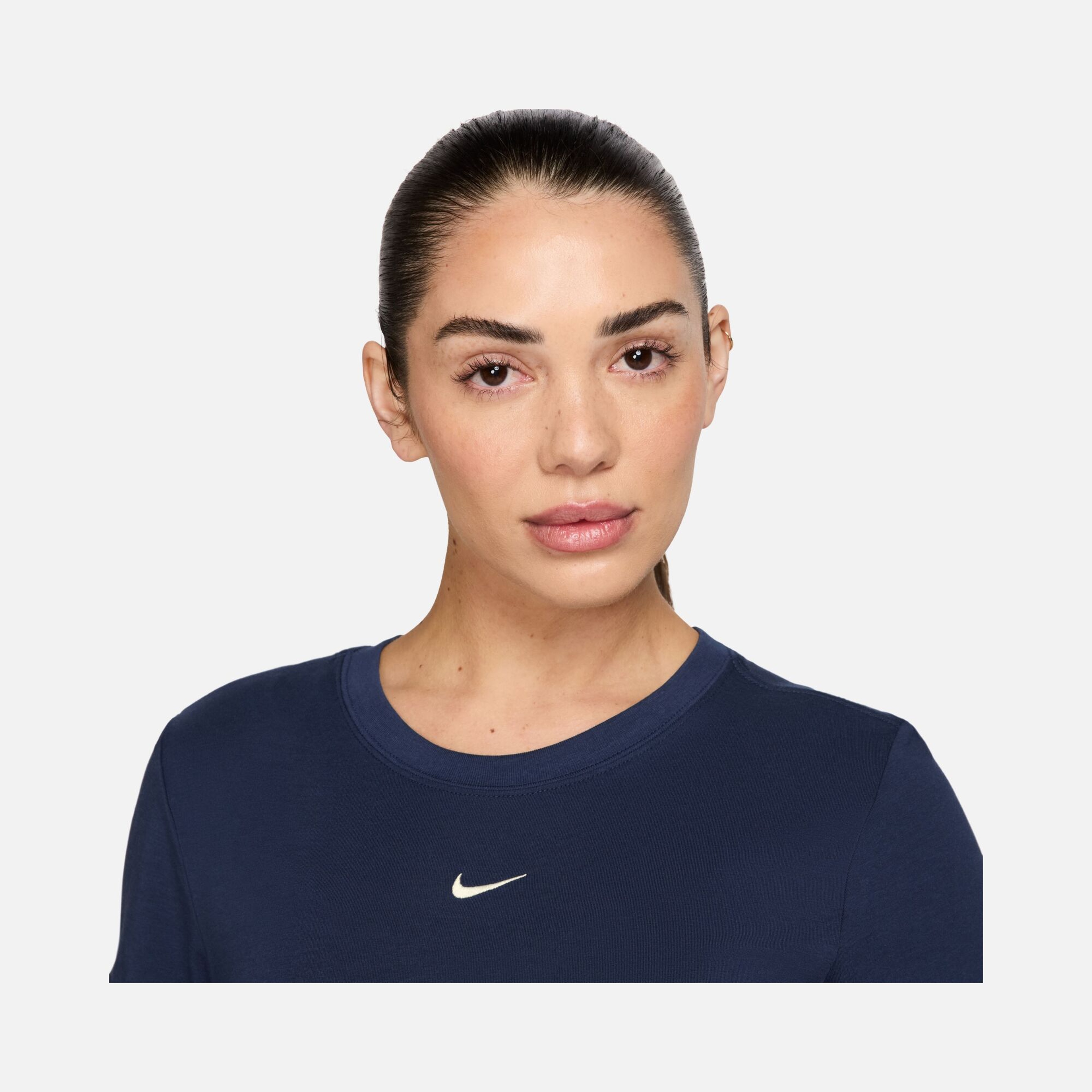 Nike Sportswear Essentials Chill Knit Short-Sleeve Kadın Tişört