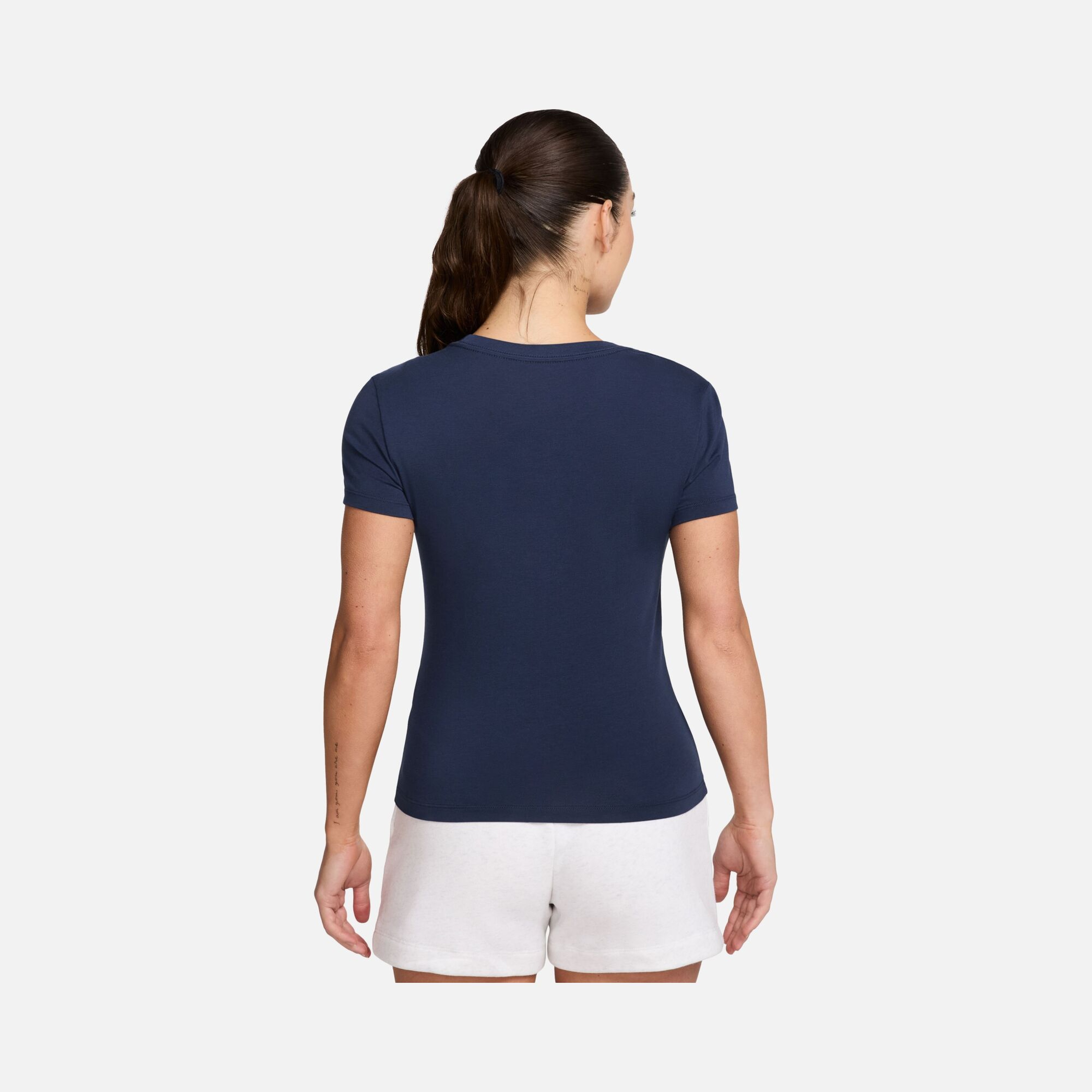 Nike Sportswear Essentials Chill Knit Short-Sleeve Kadın Tişört