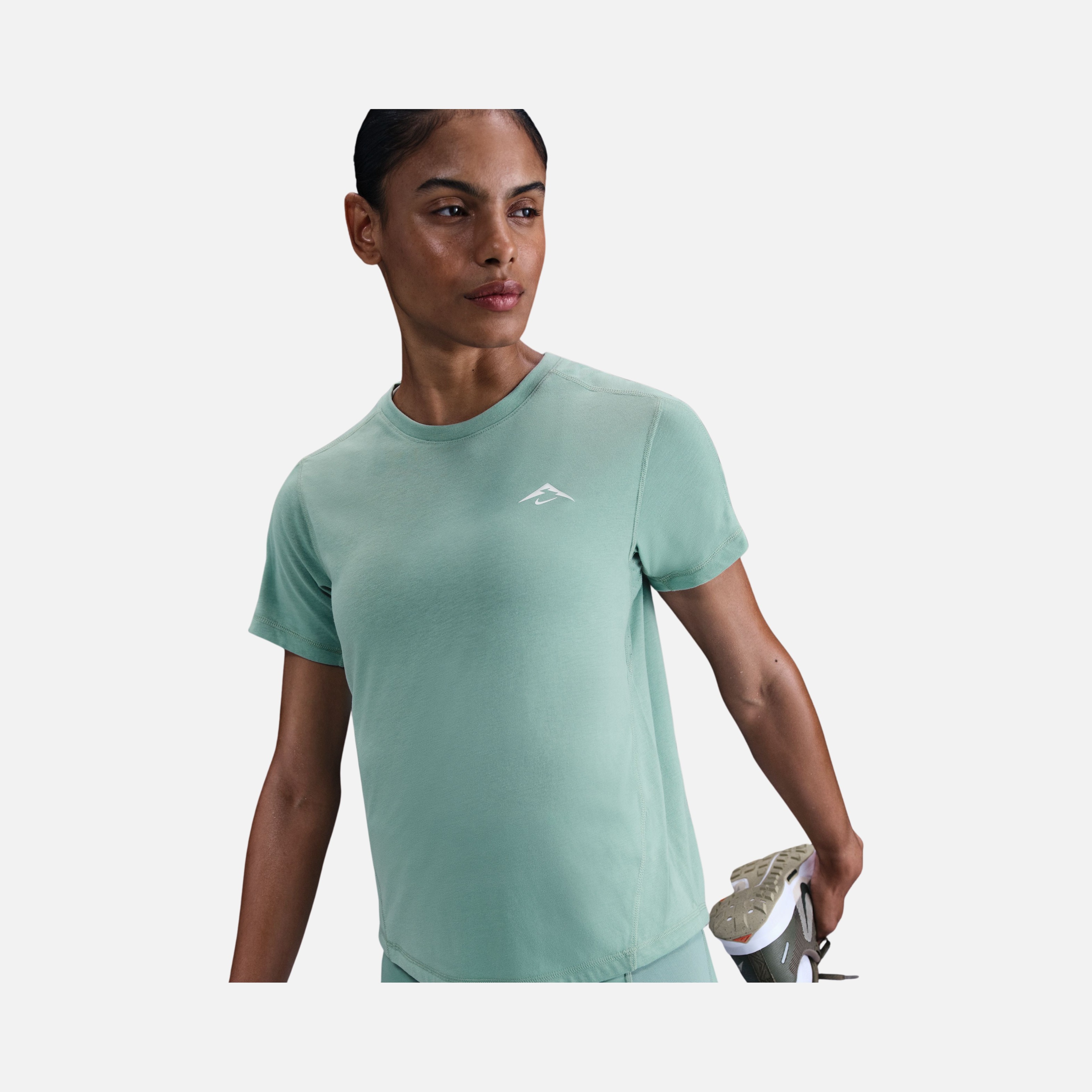 Nike Trail Dri-Fit Soft & Flexible Fabric Running Short-Sleeve Kadın Tişört