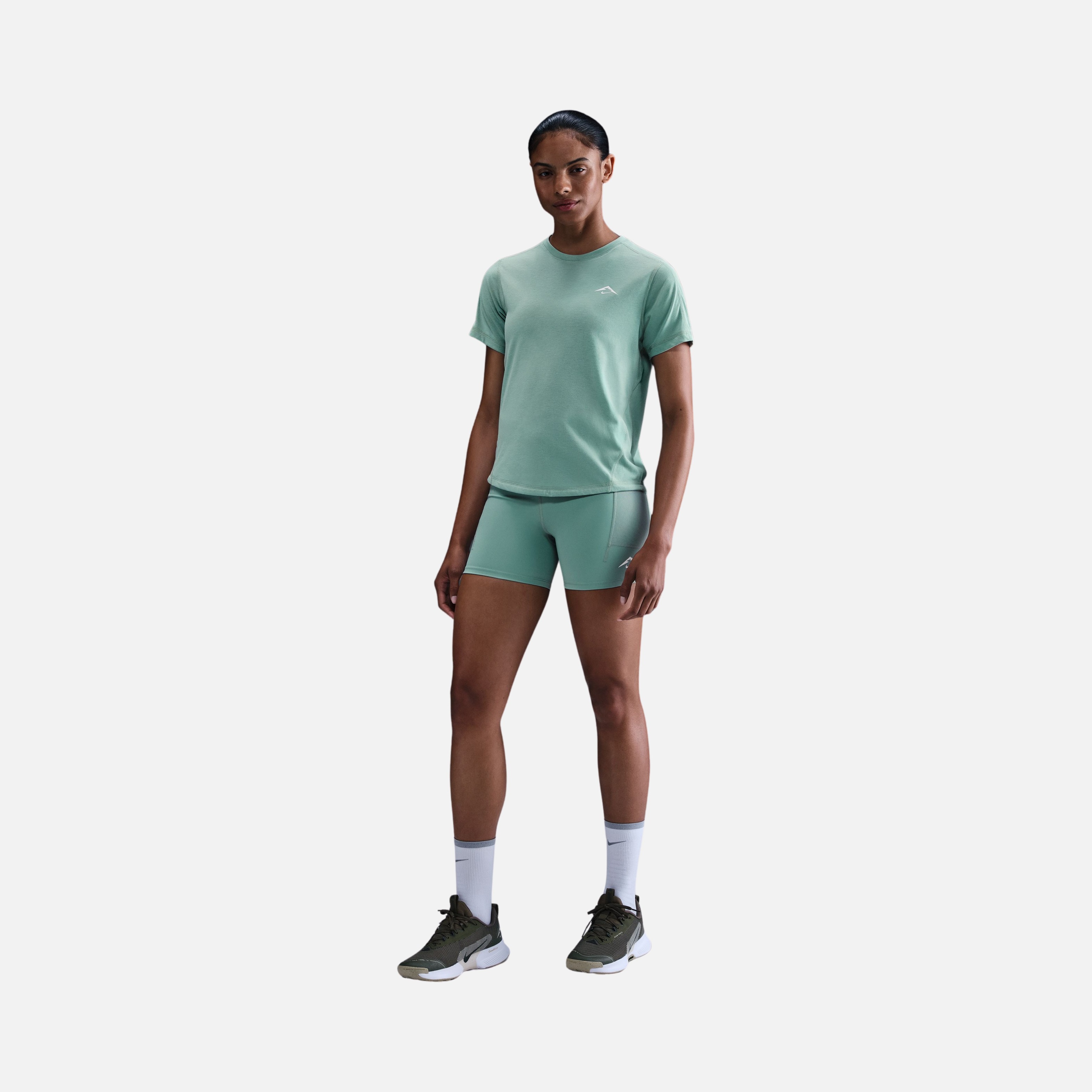 Nike Trail Dri-Fit Soft & Flexible Fabric Running Short-Sleeve Kadın Tişört
