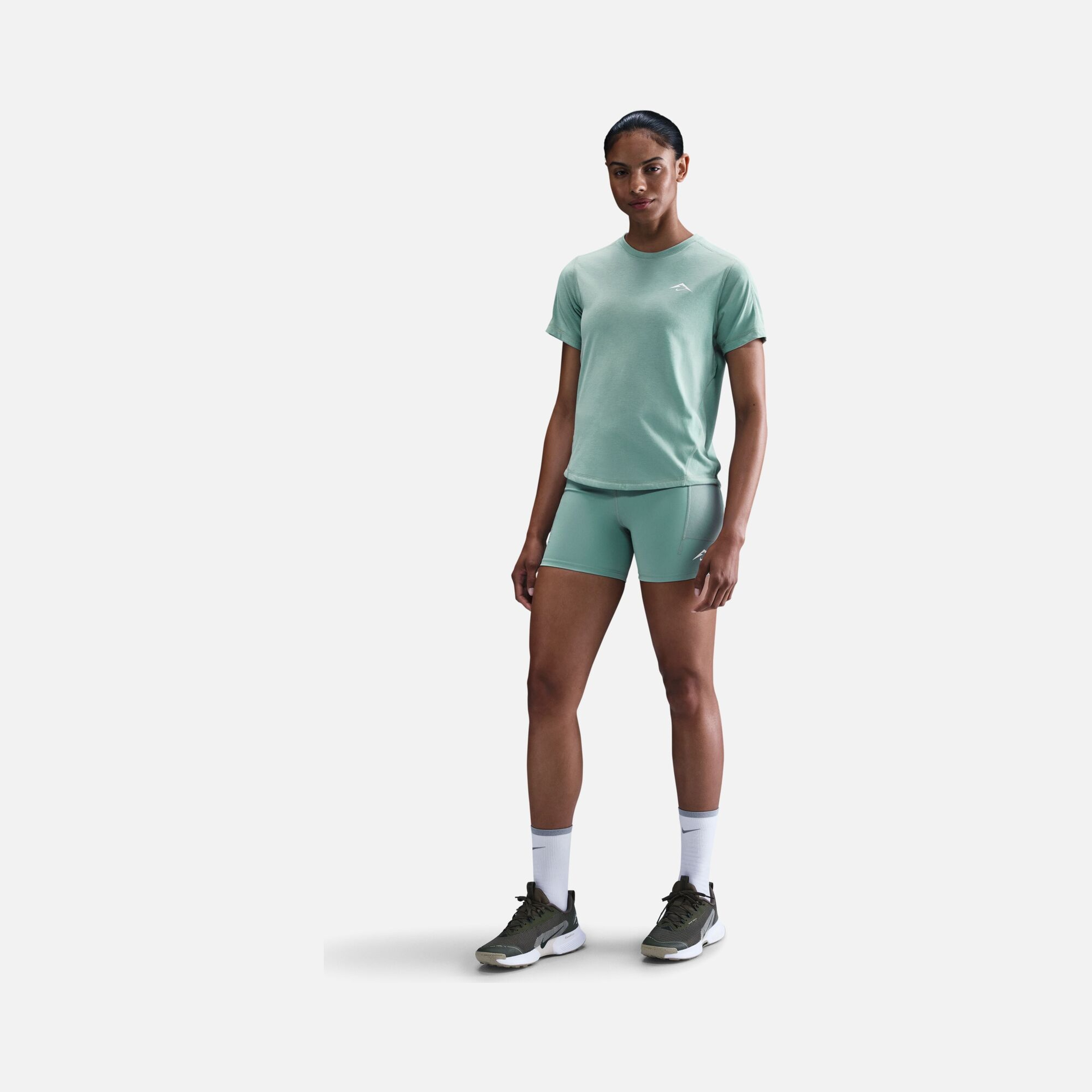 Nike Trail Dri-Fit Soft & Flexible Fabric Running Short-Sleeve Kadın Tişört