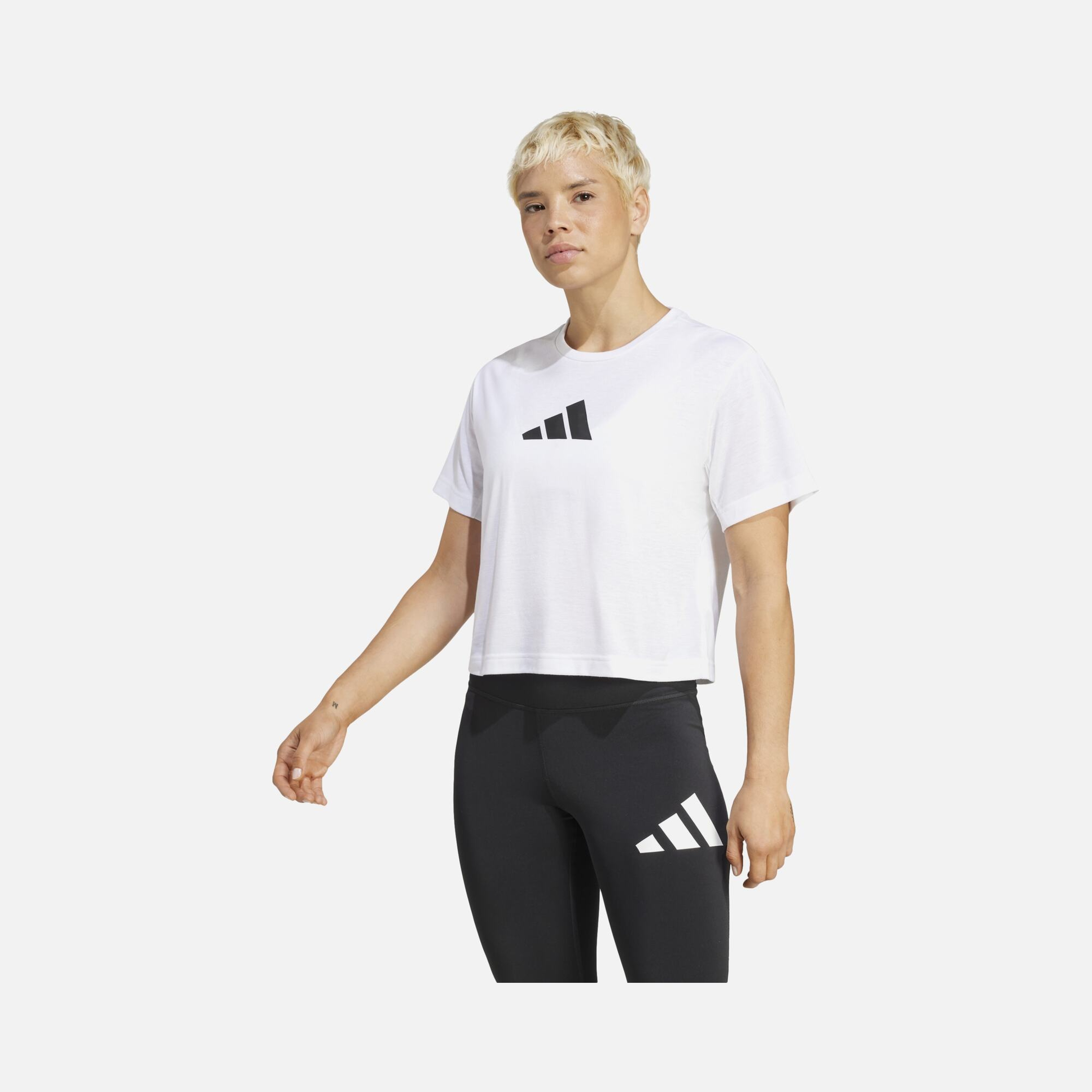 adidas We Bl Tee Kadın Tişört