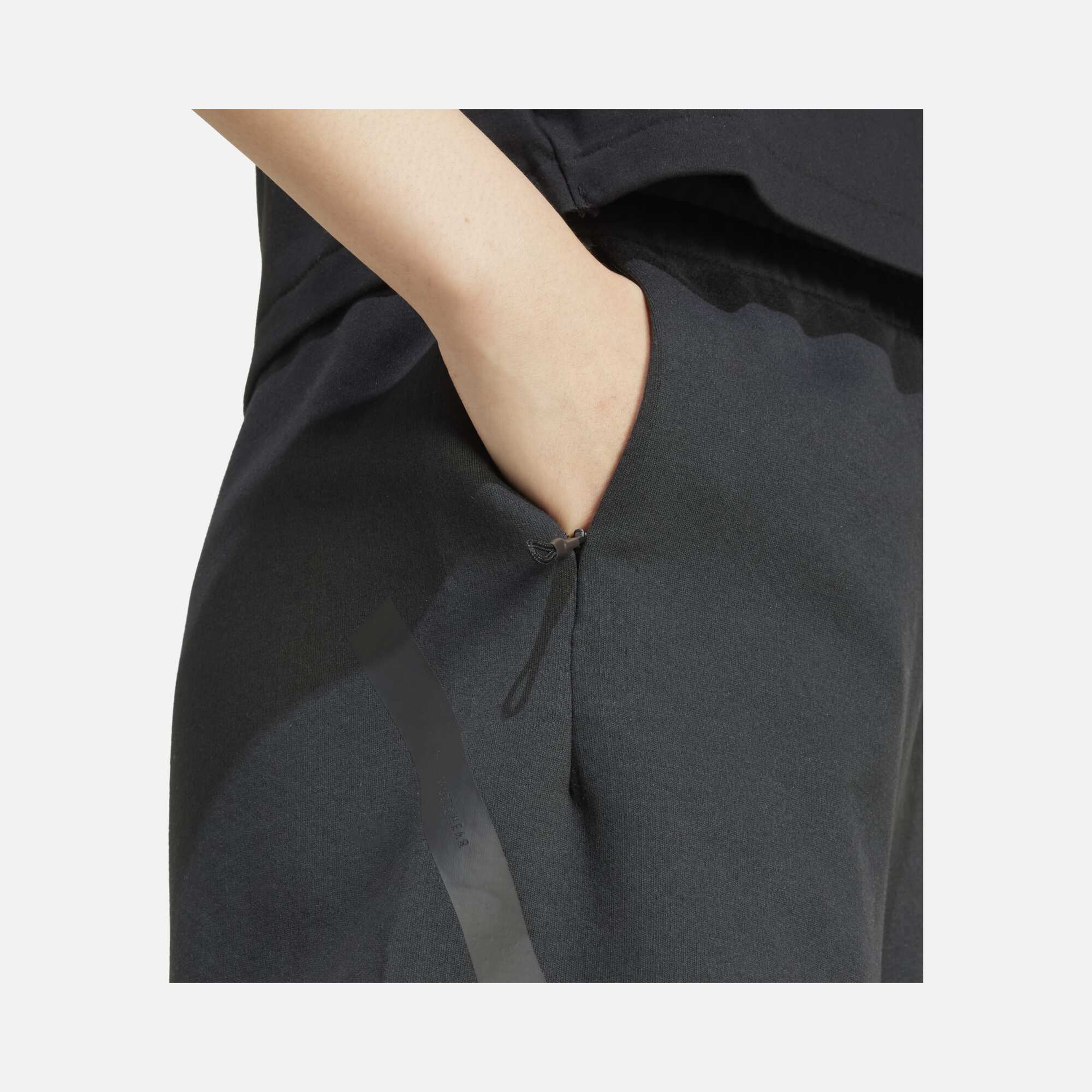 adidas Z.N.E. Sportswear Kadın Şort