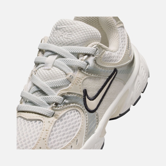 Nike Bej Nike V5 RNR