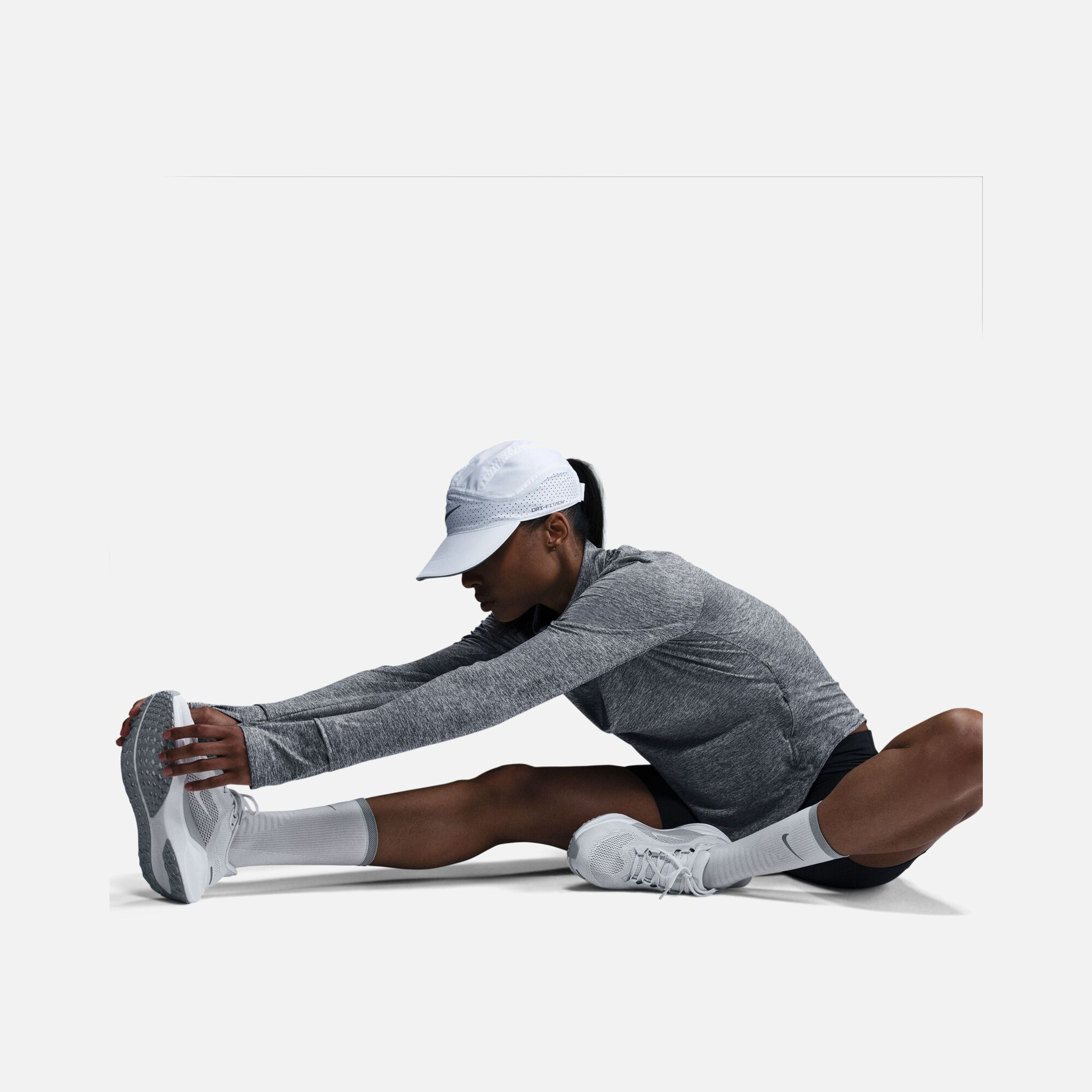 Nike Swift Dri-Fit UV 1/4-Zip Running Long-Sleeve Kadın Tişört