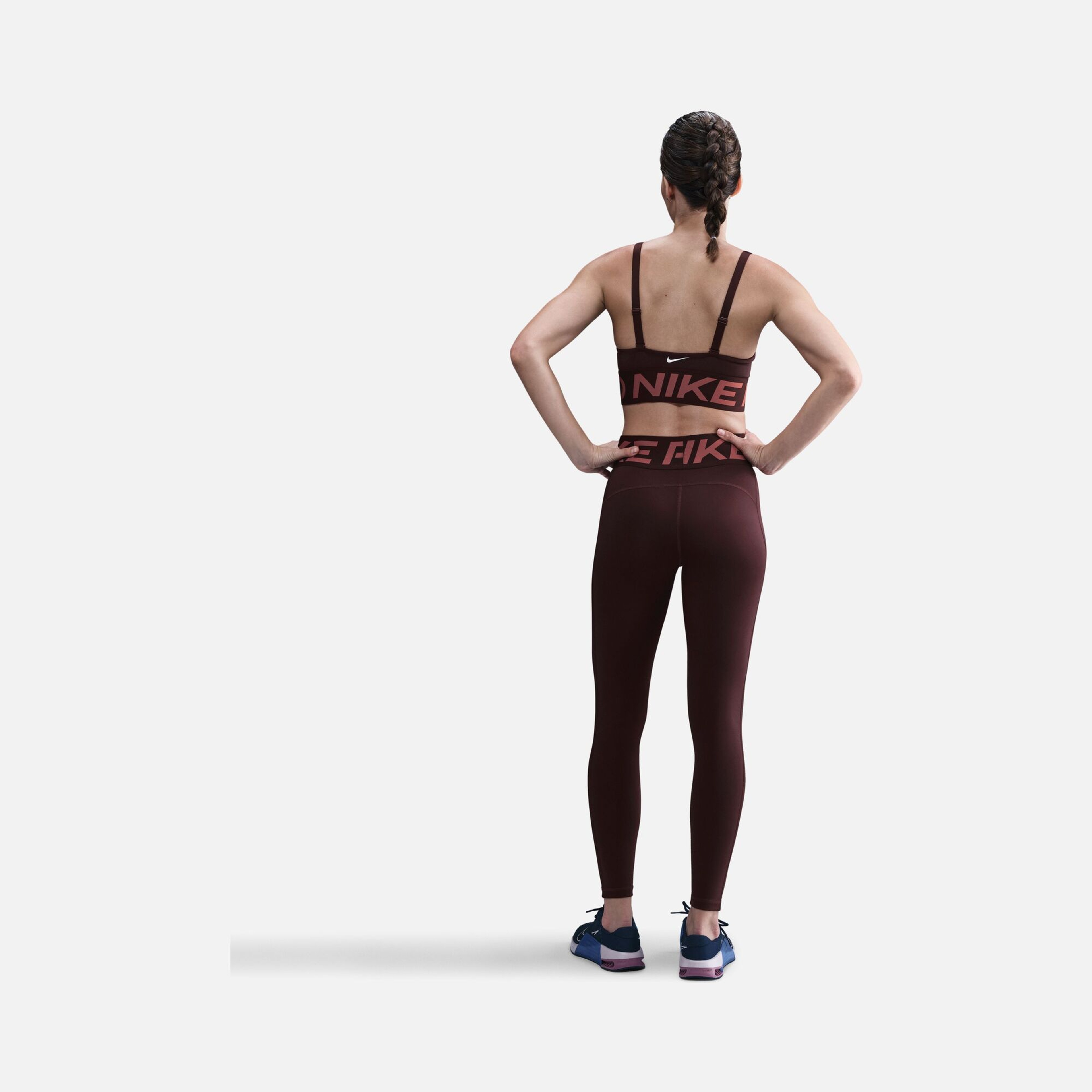 Nike Pro Indy Plunge Medium-Support Padded Training Kadın Bra