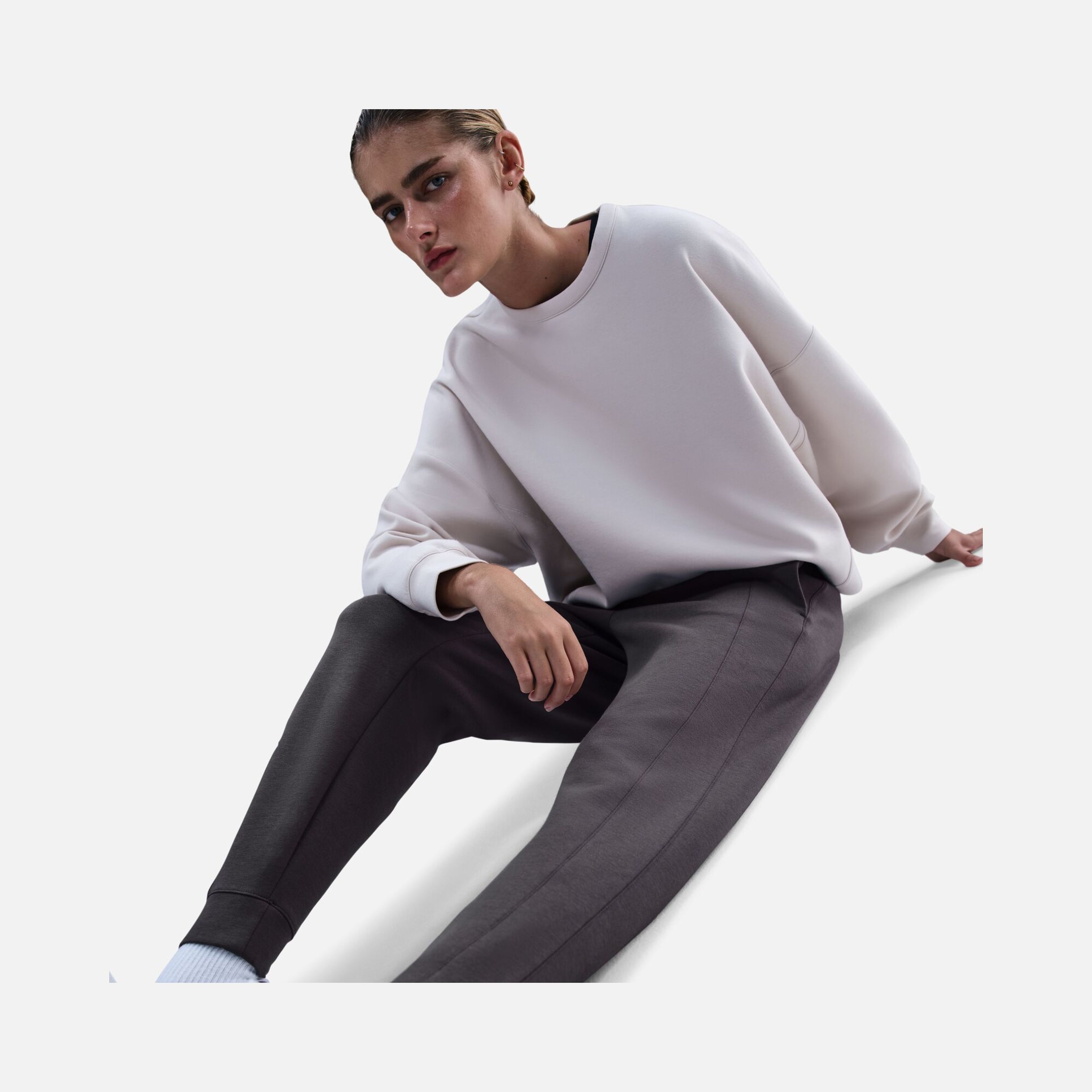 Nike 24.7 Dri-Fit Mid Waist Soft Training Kadın Eşofman Altı