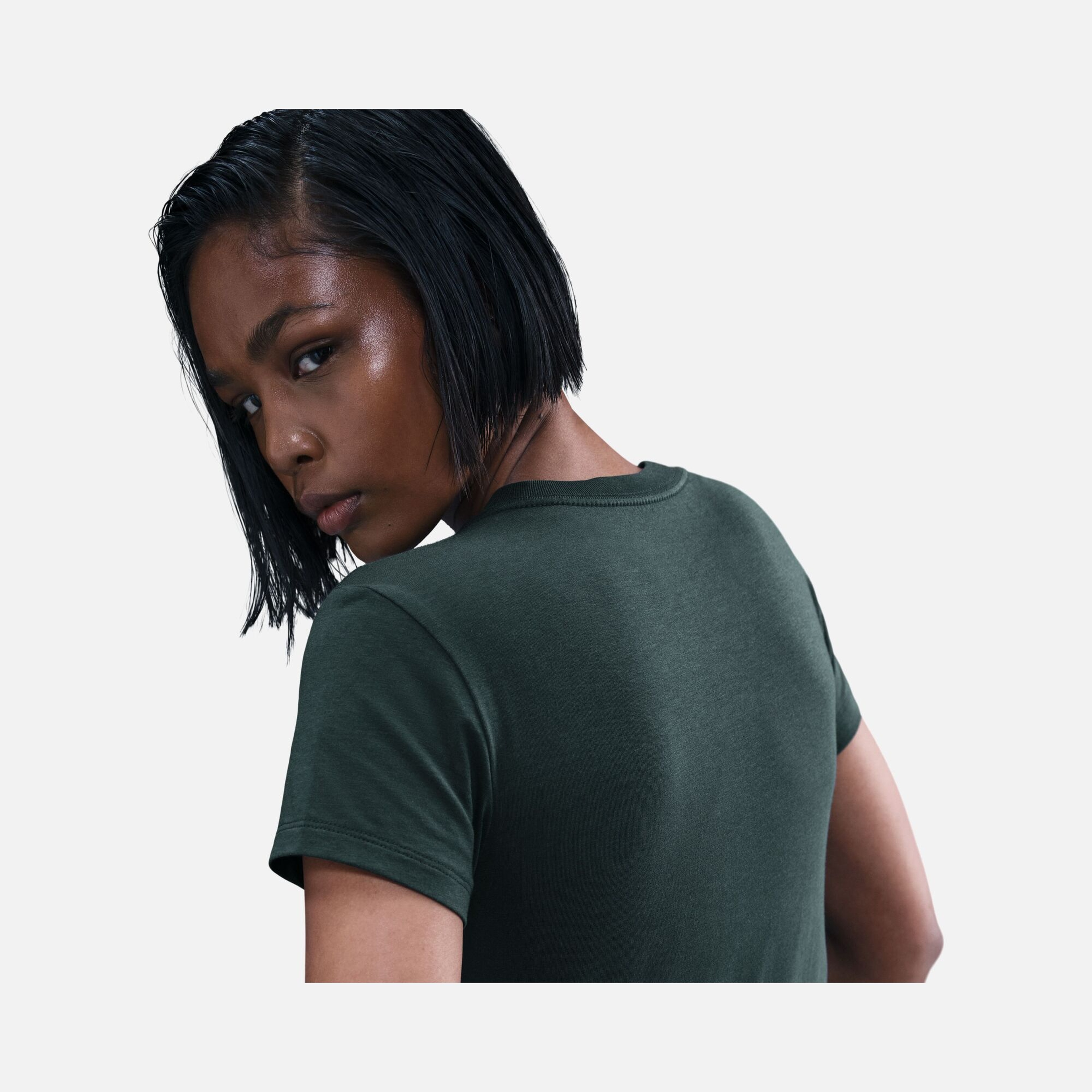 Nike Sportswear Essentials Chill Knit Short-Sleeve Kadın Tişört