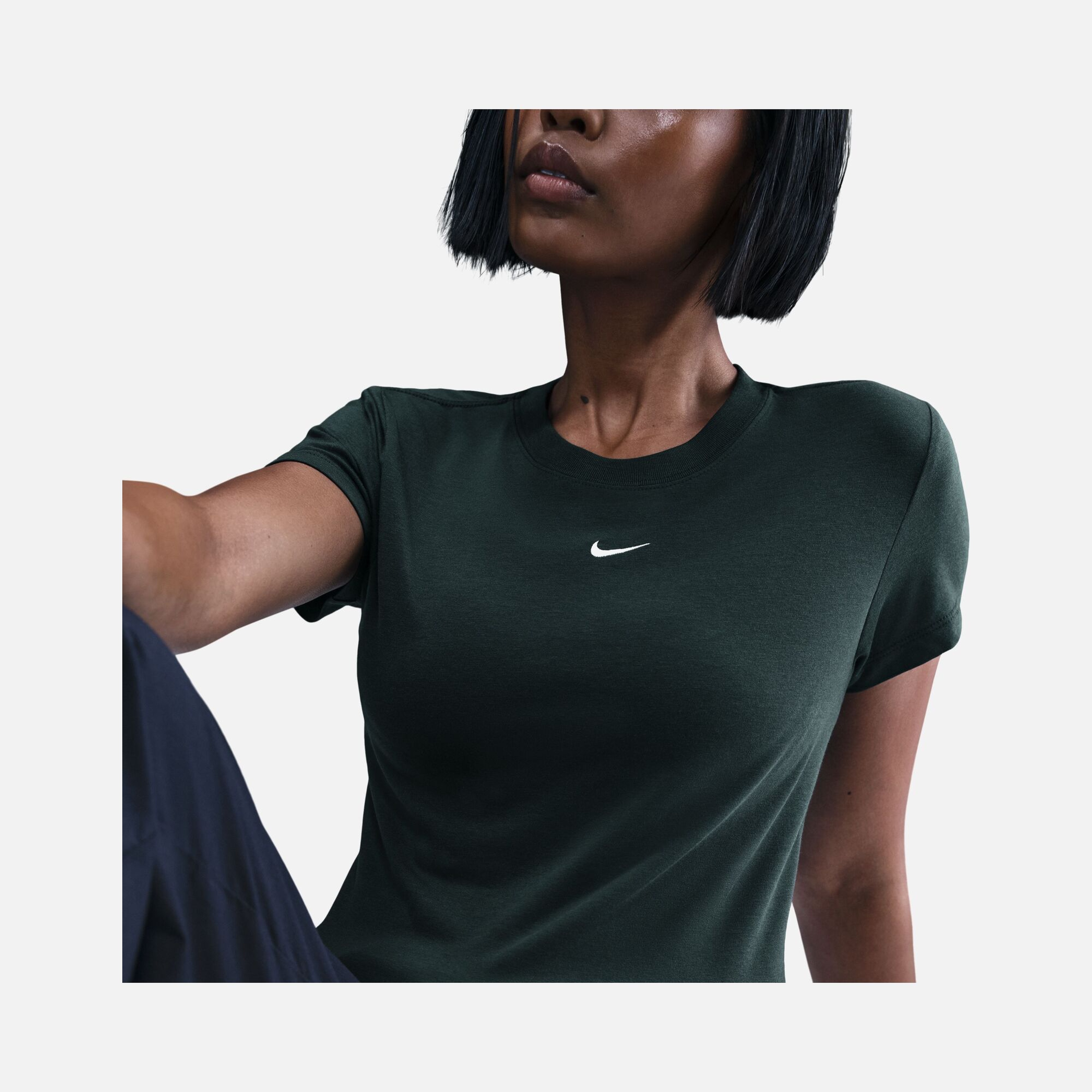 Nike Sportswear Essentials Chill Knit Short-Sleeve Kadın Tişört