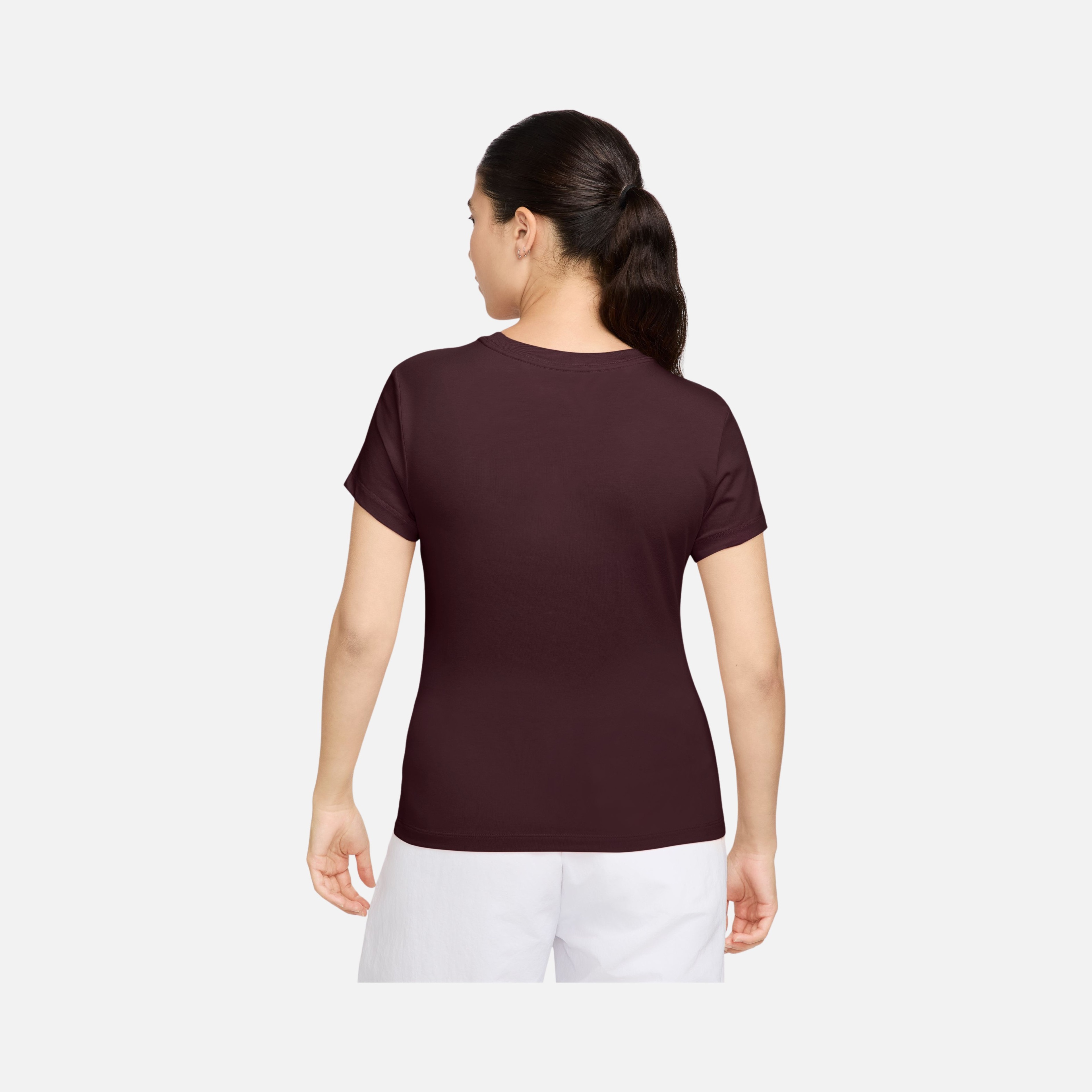 Nike Sportswear Essentials Chill Knit Short-Sleeve Kadın Tişört