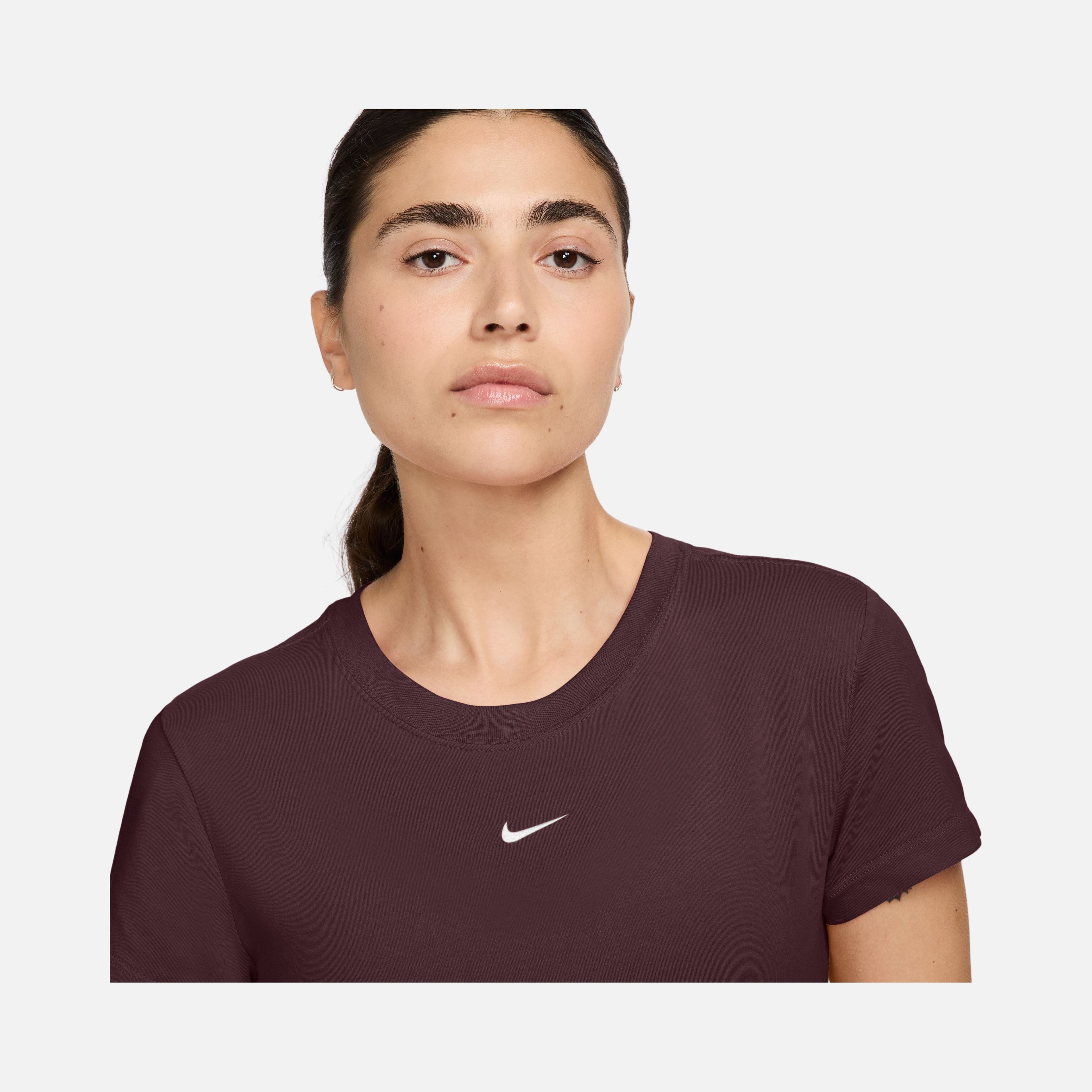 Nike Sportswear Essentials Chill Knit Short-Sleeve Kadın Tişört