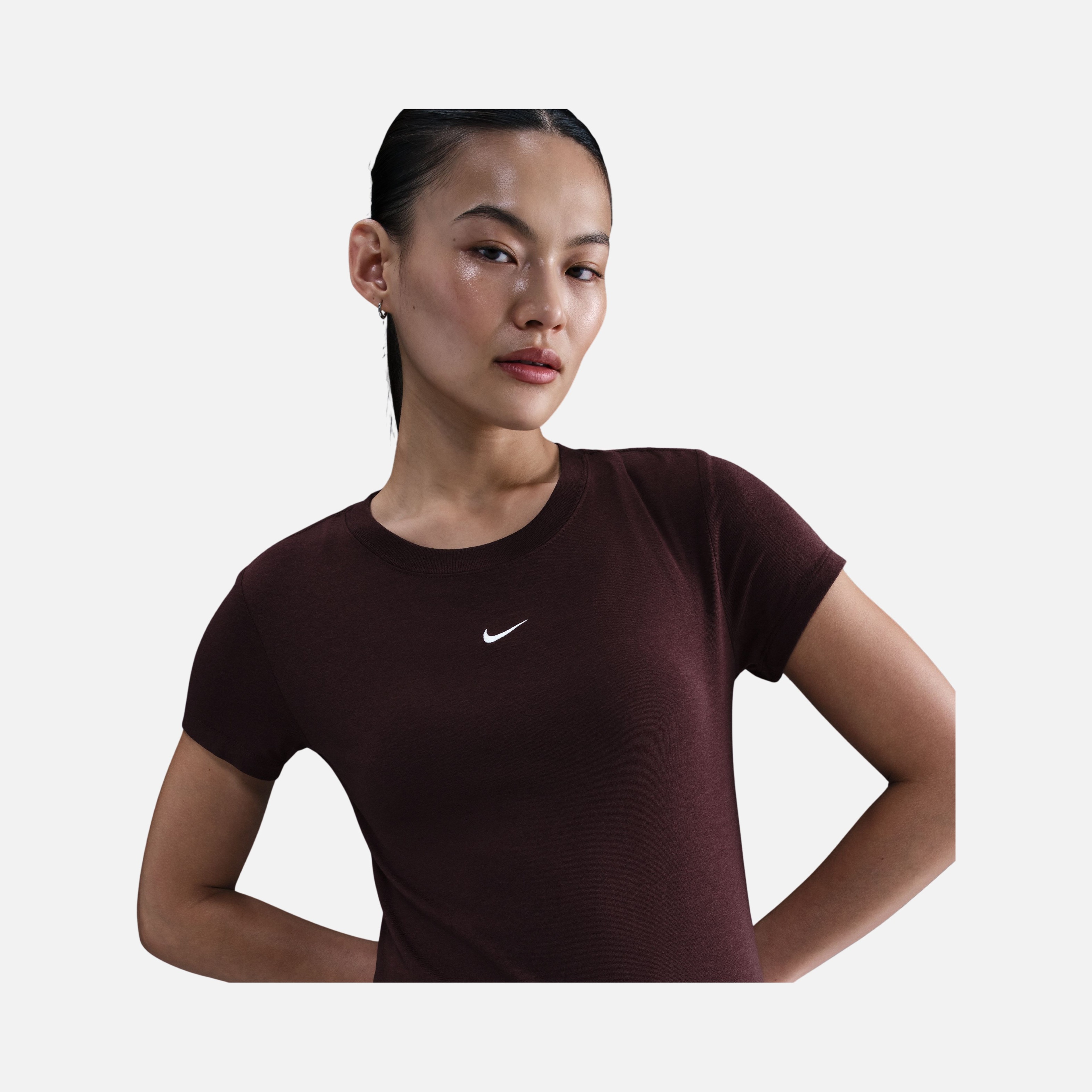 Nike Sportswear Essentials Chill Knit Short-Sleeve Kadın Tişört