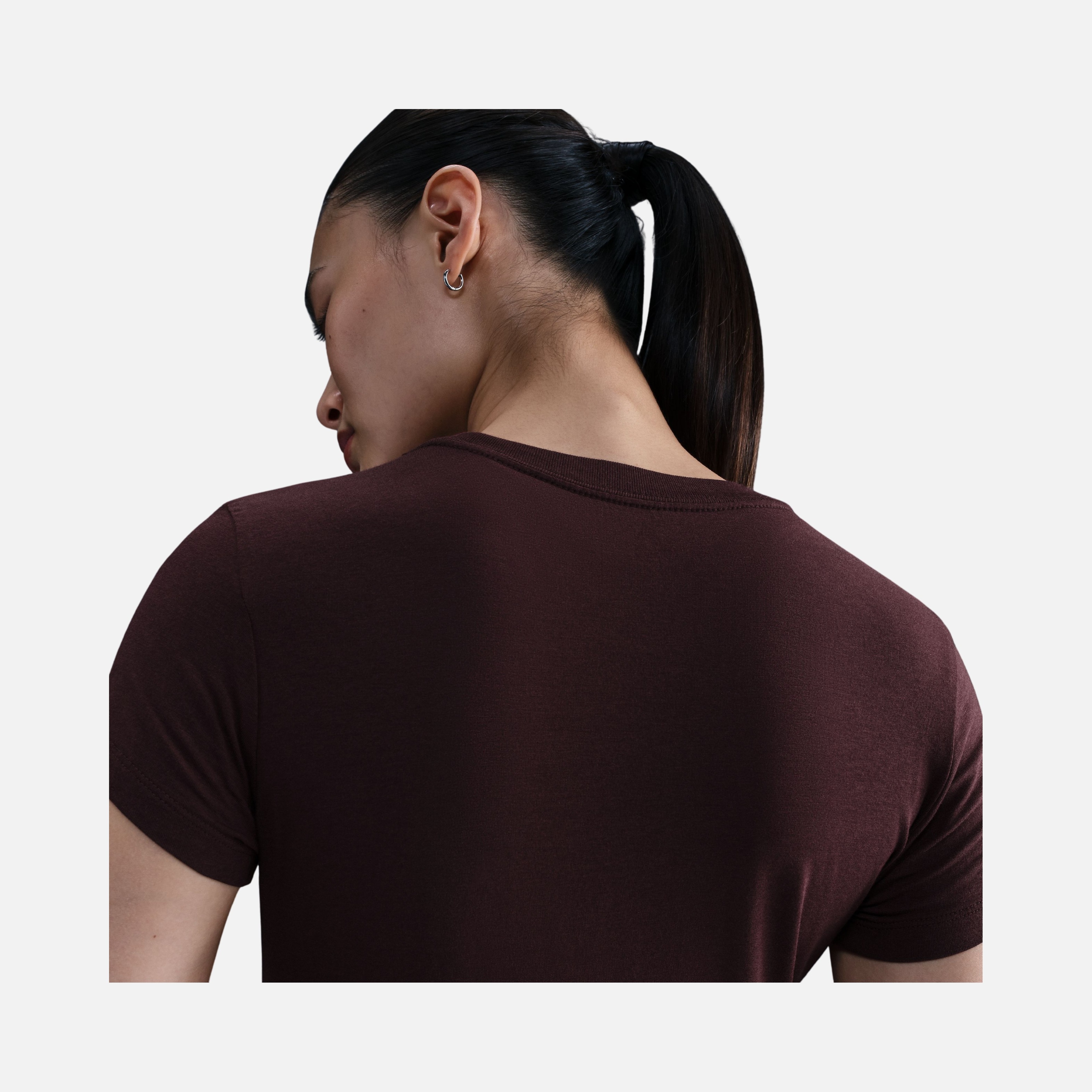 Nike Sportswear Essentials Chill Knit Short-Sleeve Kadın Tişört