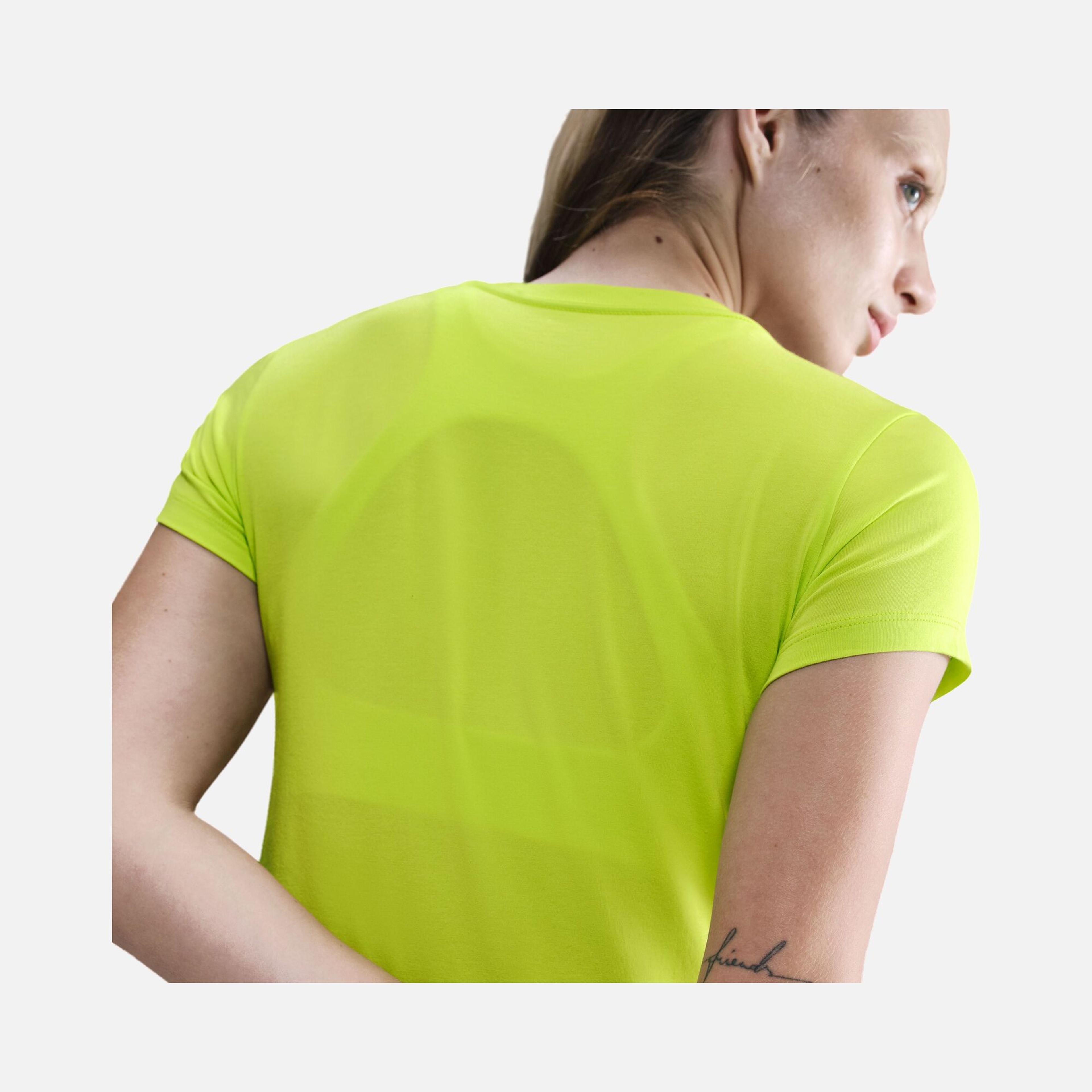 Nike Sportswear Essentials Chill Knit Short-Sleeve Kadın Tişört