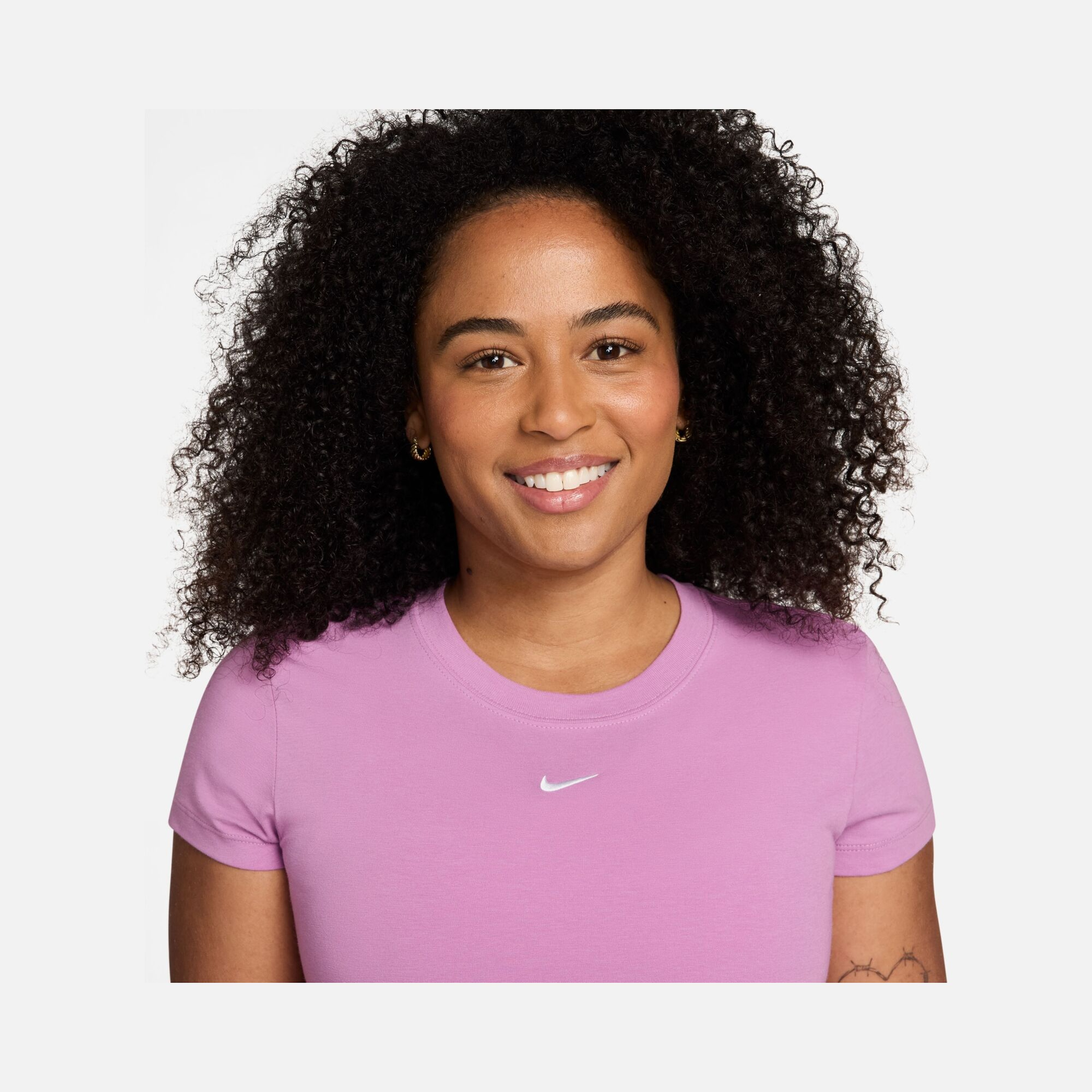 Nike Sportswear Essentials Chill Knit Short-Sleeve Kadın Tişört