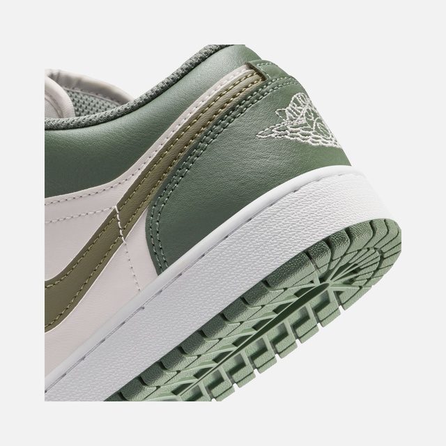 Nike Nike Beyaz Air Jordan 1 Low SS25 (GS) Spor Ayakkabı Barçın'da! Beyaz - 12. görsel