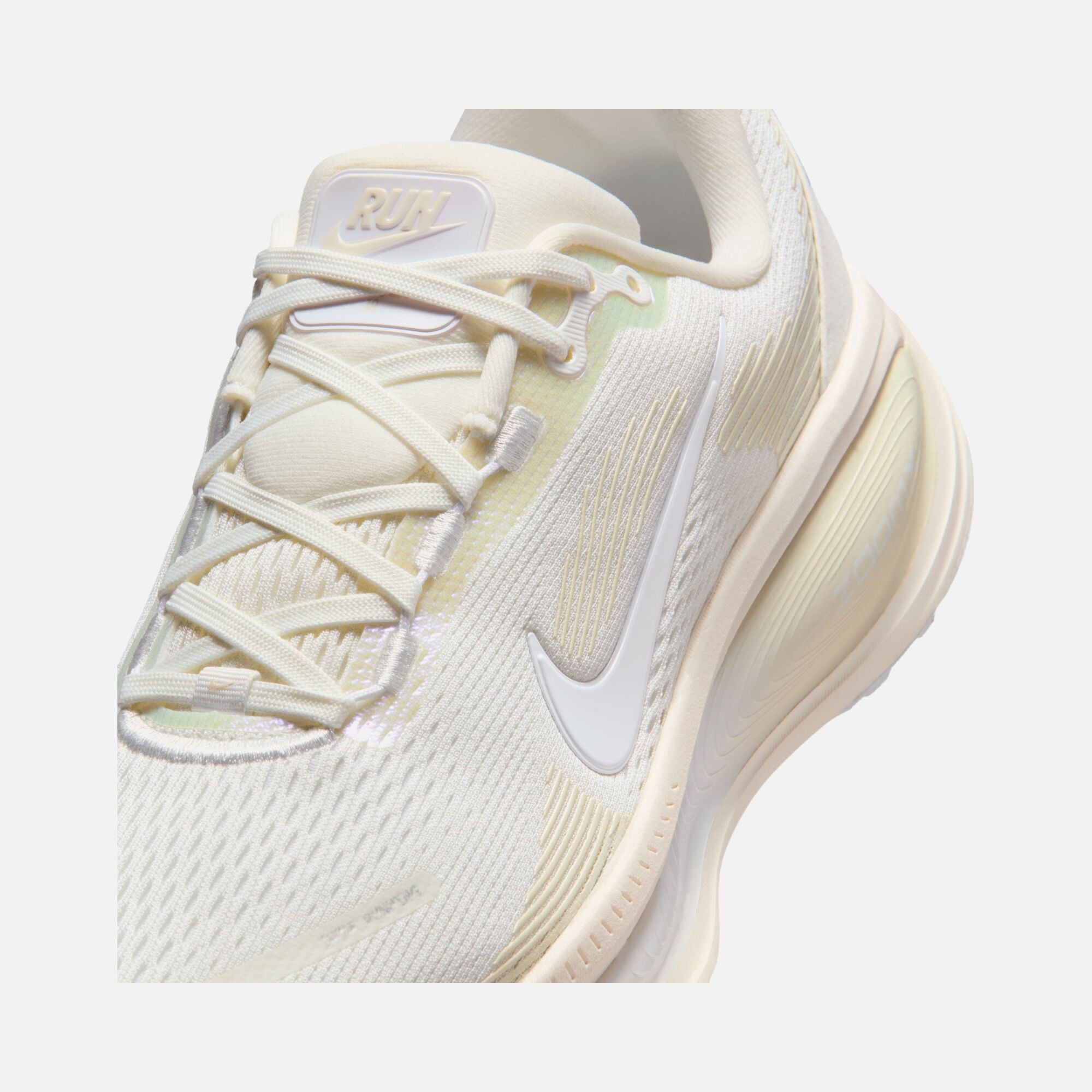 Nike Vomero 18 Ess W Kadın Koşu Ayakkabısı