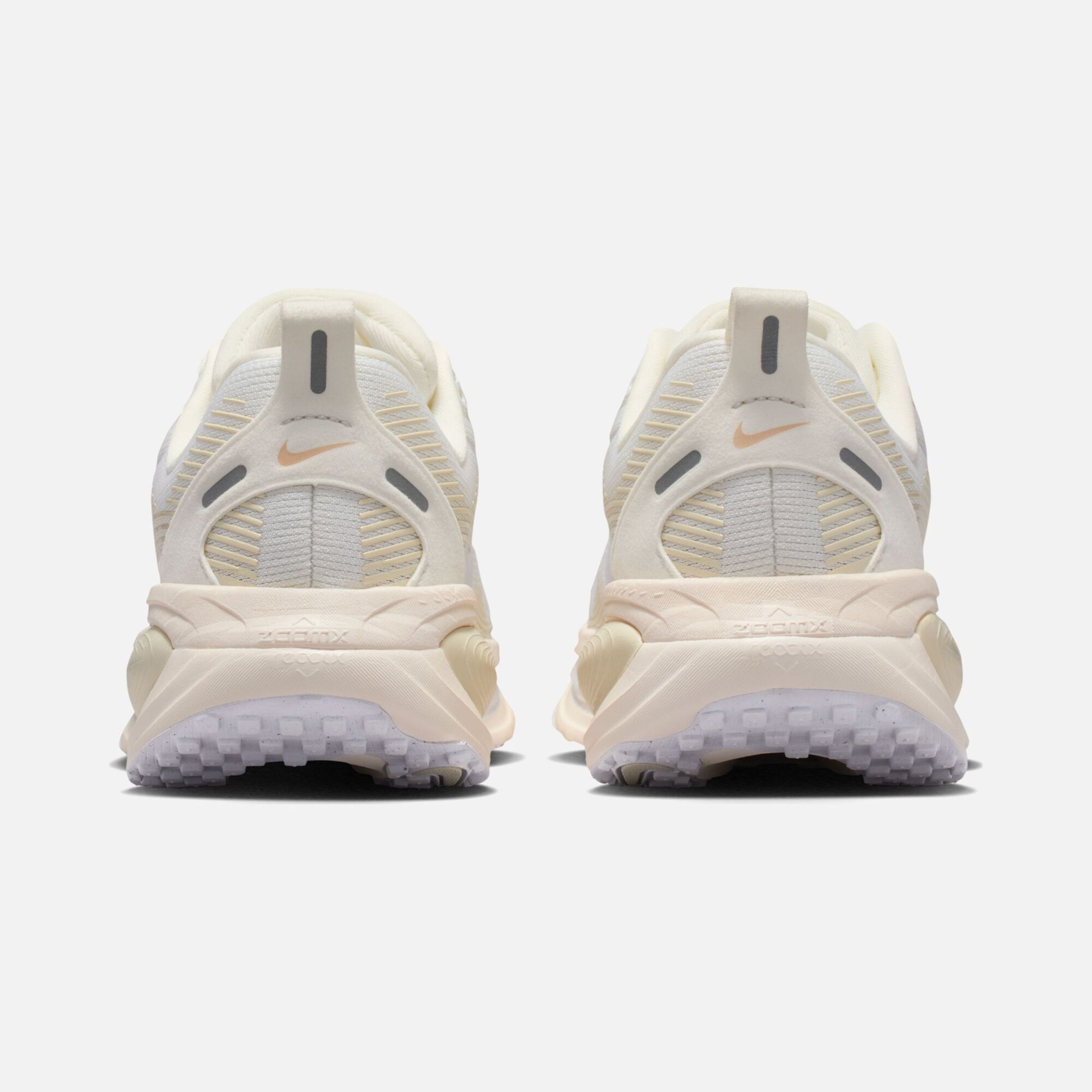 Nike Vomero 18 Ess W Kadın Koşu Ayakkabısı