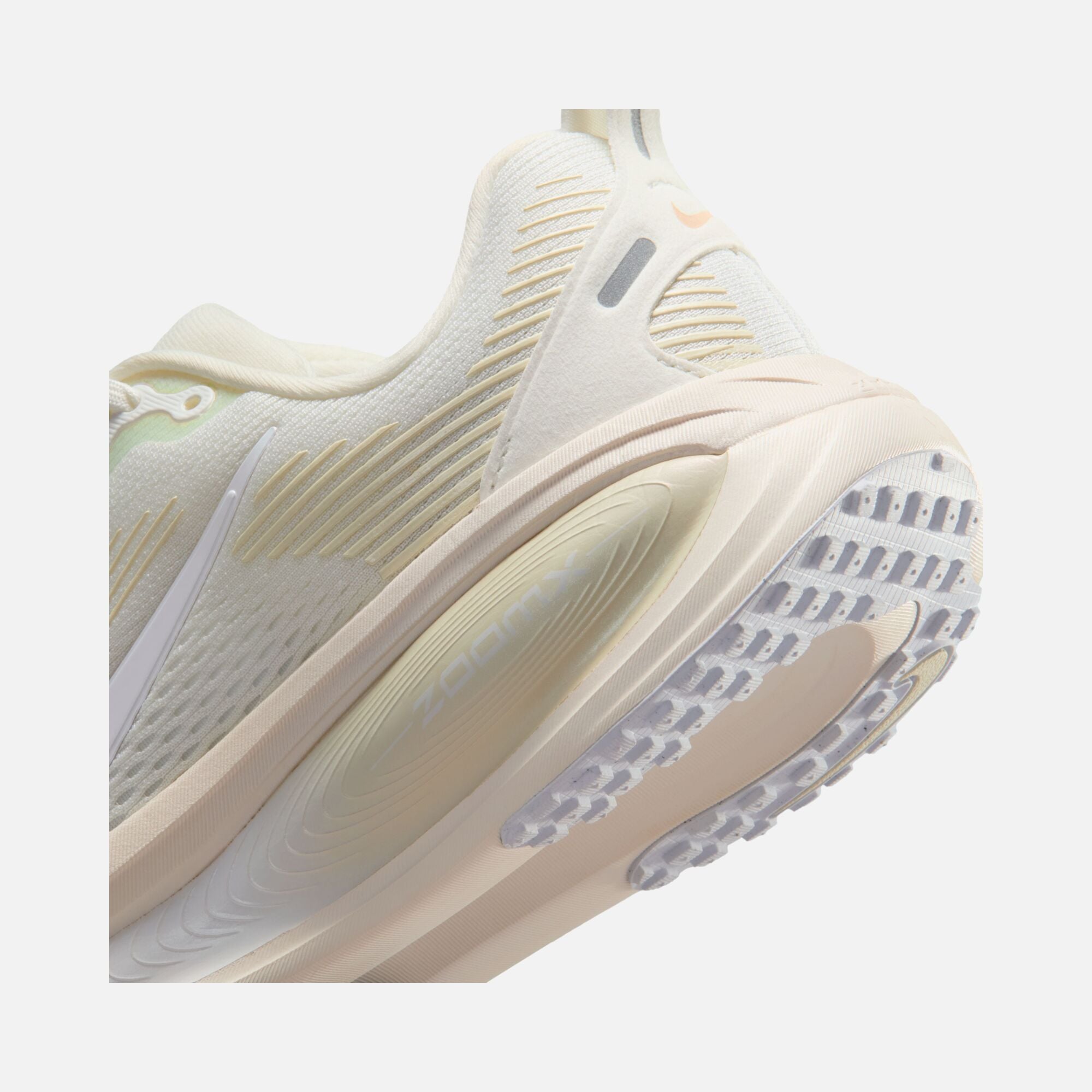 Nike Vomero 18 Ess W Kadın Koşu Ayakkabısı