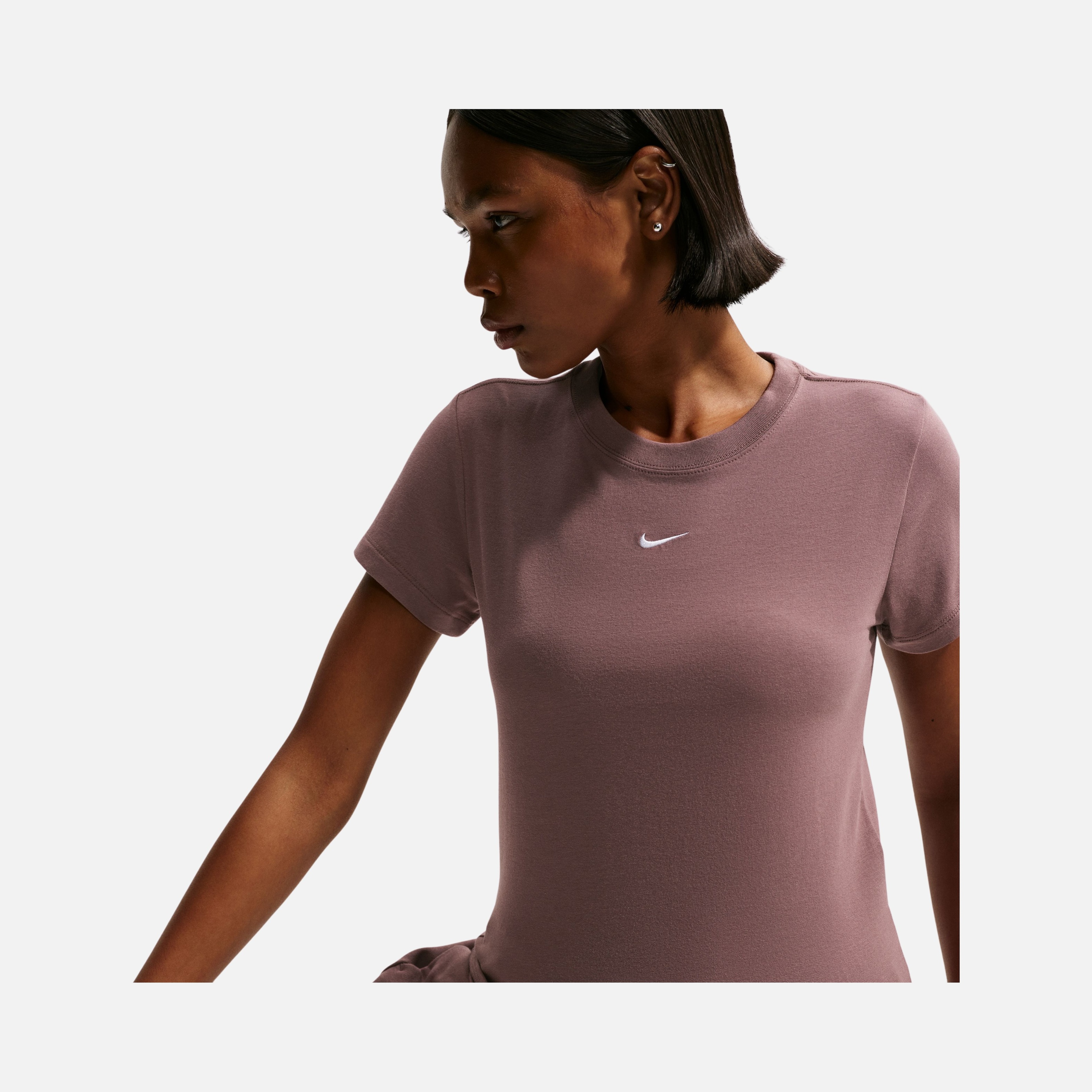 Nike Sportswear Essentials Chill Knit Short-Sleeve Kadın Tişört