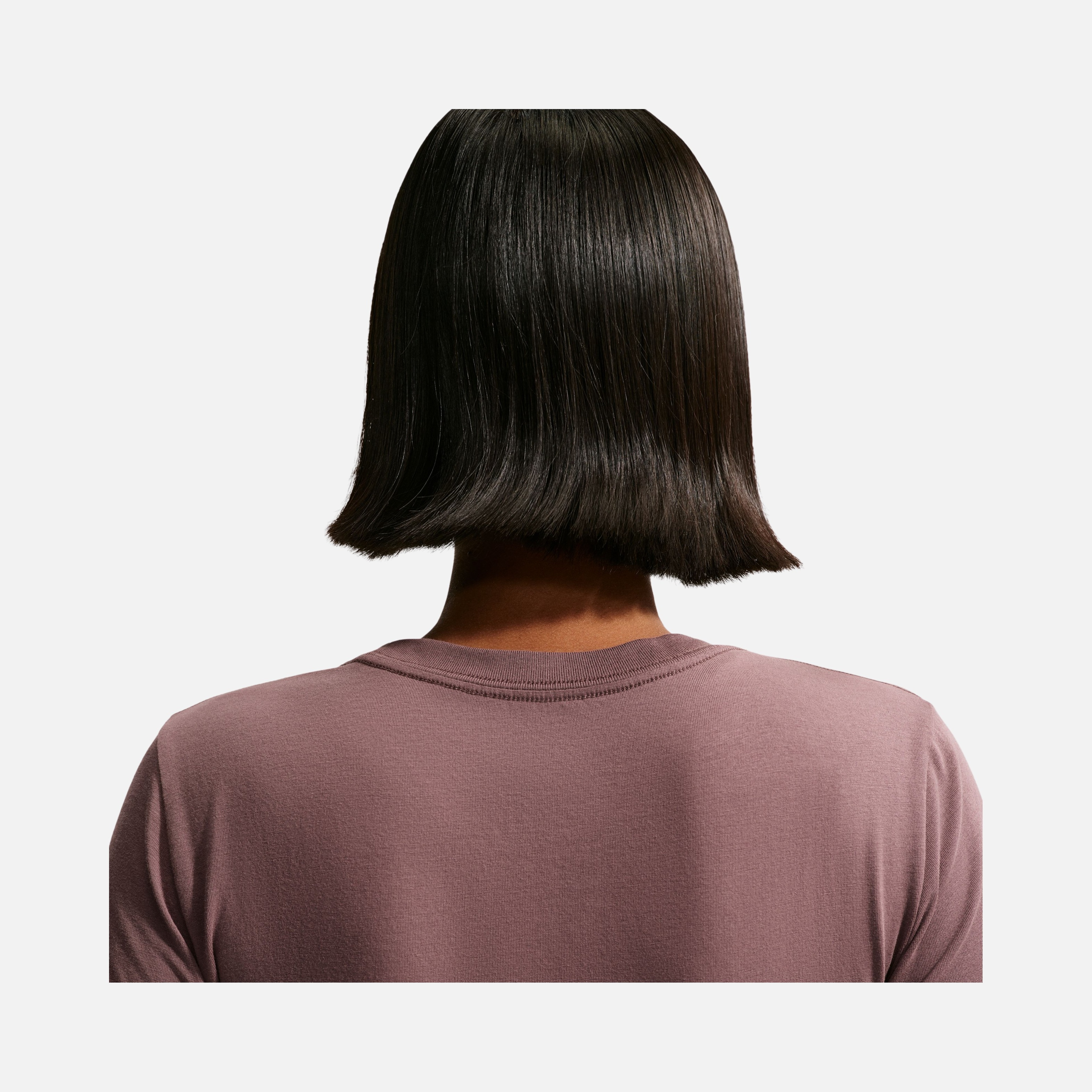 Nike Sportswear Essentials Chill Knit Short-Sleeve Kadın Tişört