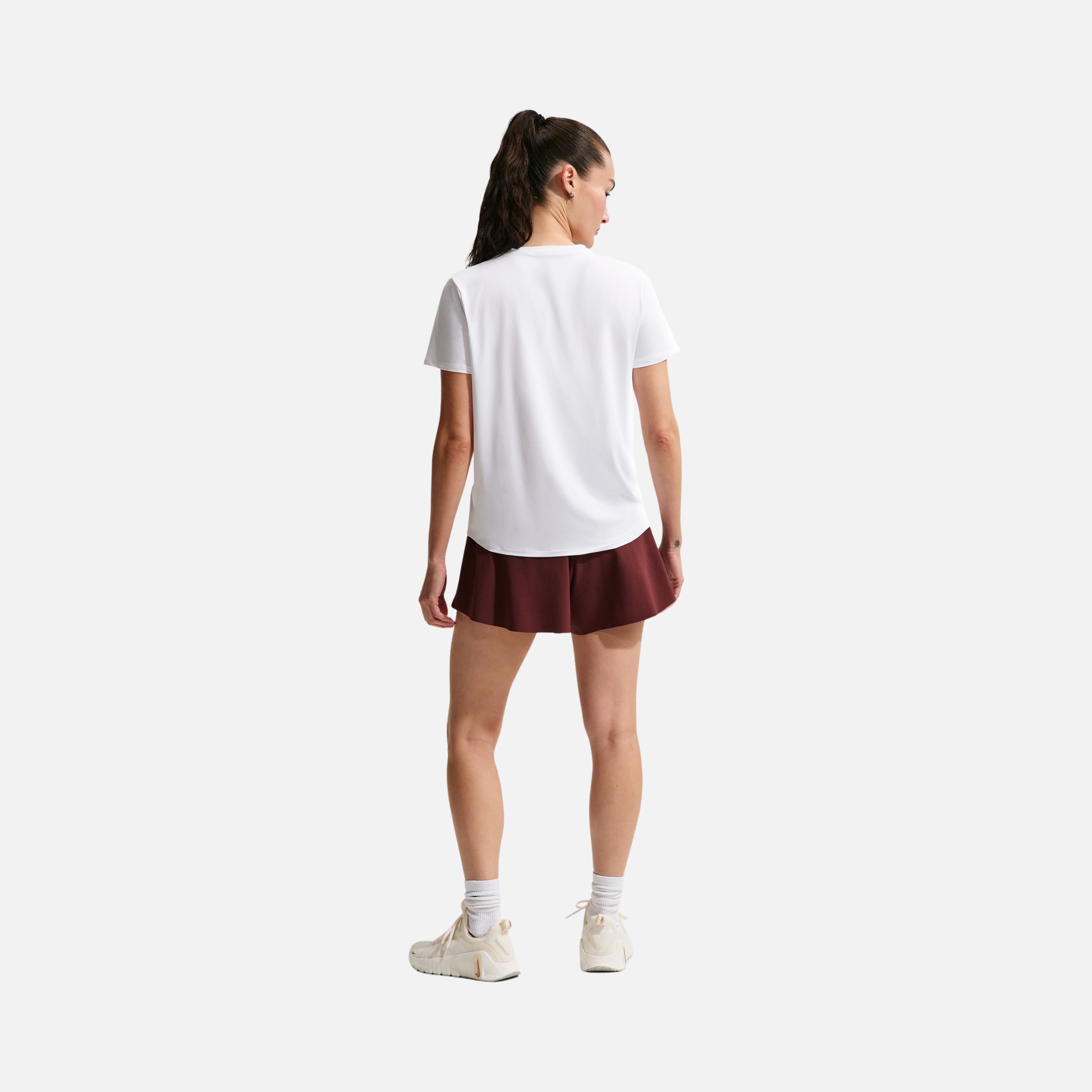 Nike One Classic Dri-Fit Short-Sleeve Training Kadın Tişört