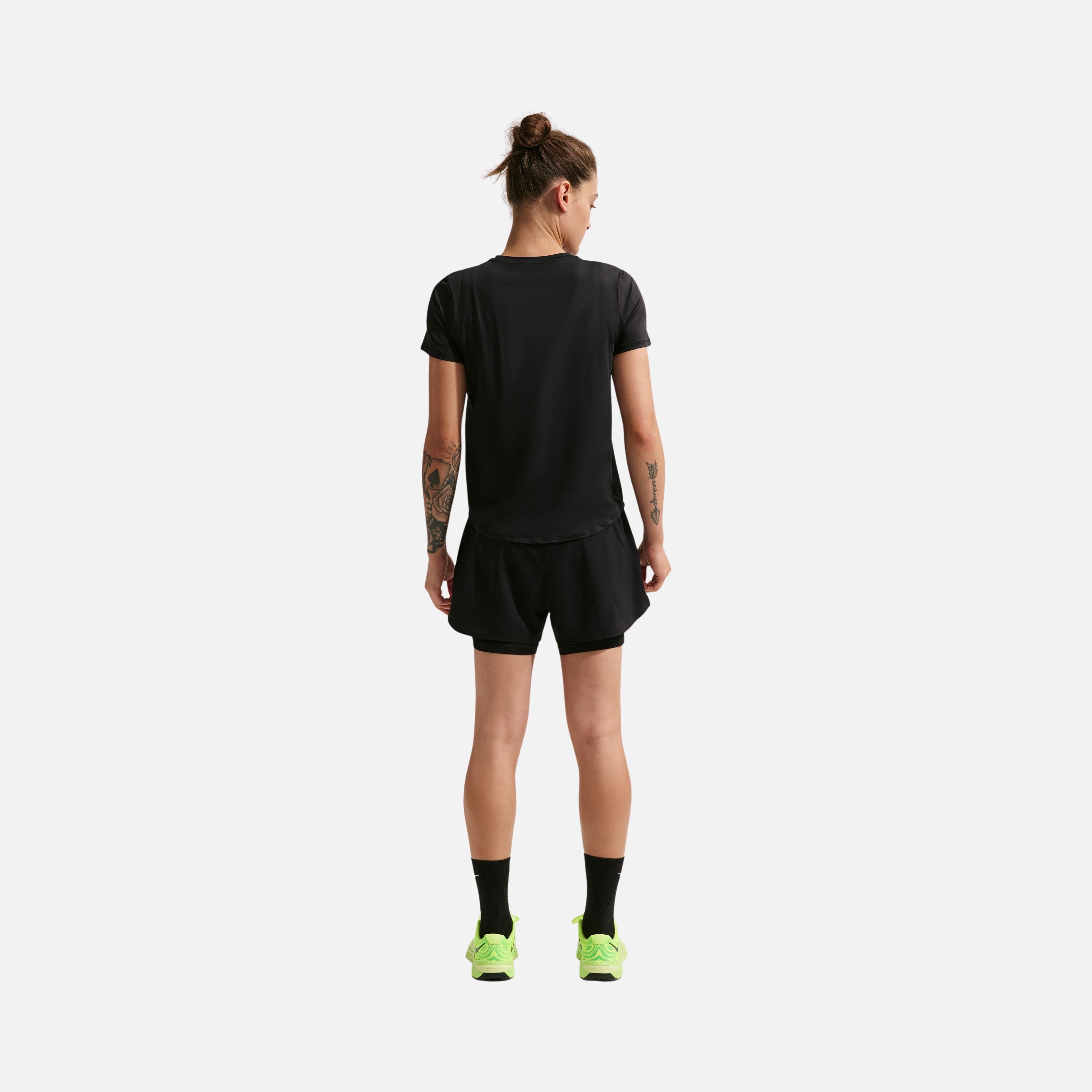 Nike One Classic Dri-Fit Short-Sleeve Training Kadın Tişört