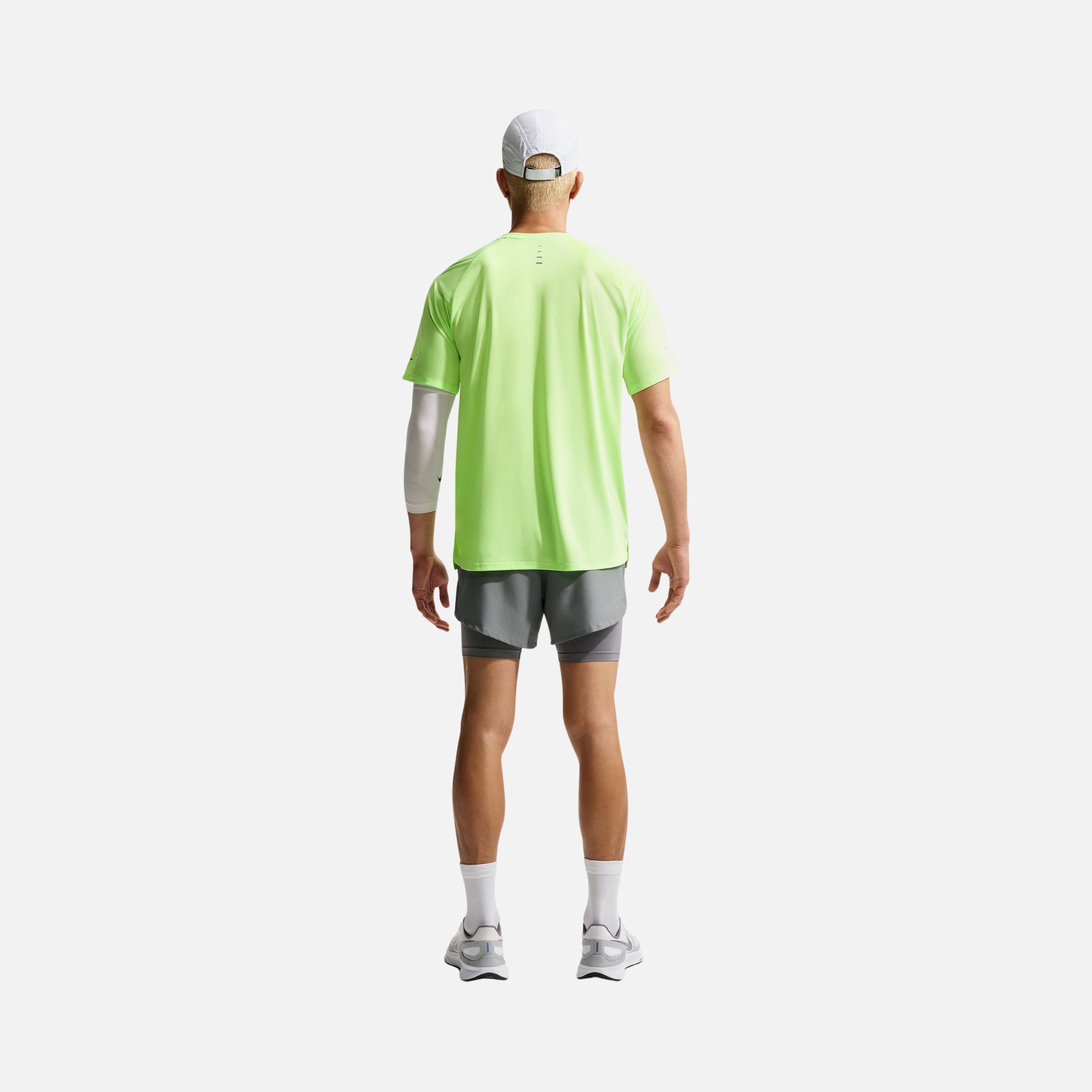 Nike Dri-Fit ADV Stride Running Short-Sleeve Erkek Tişört