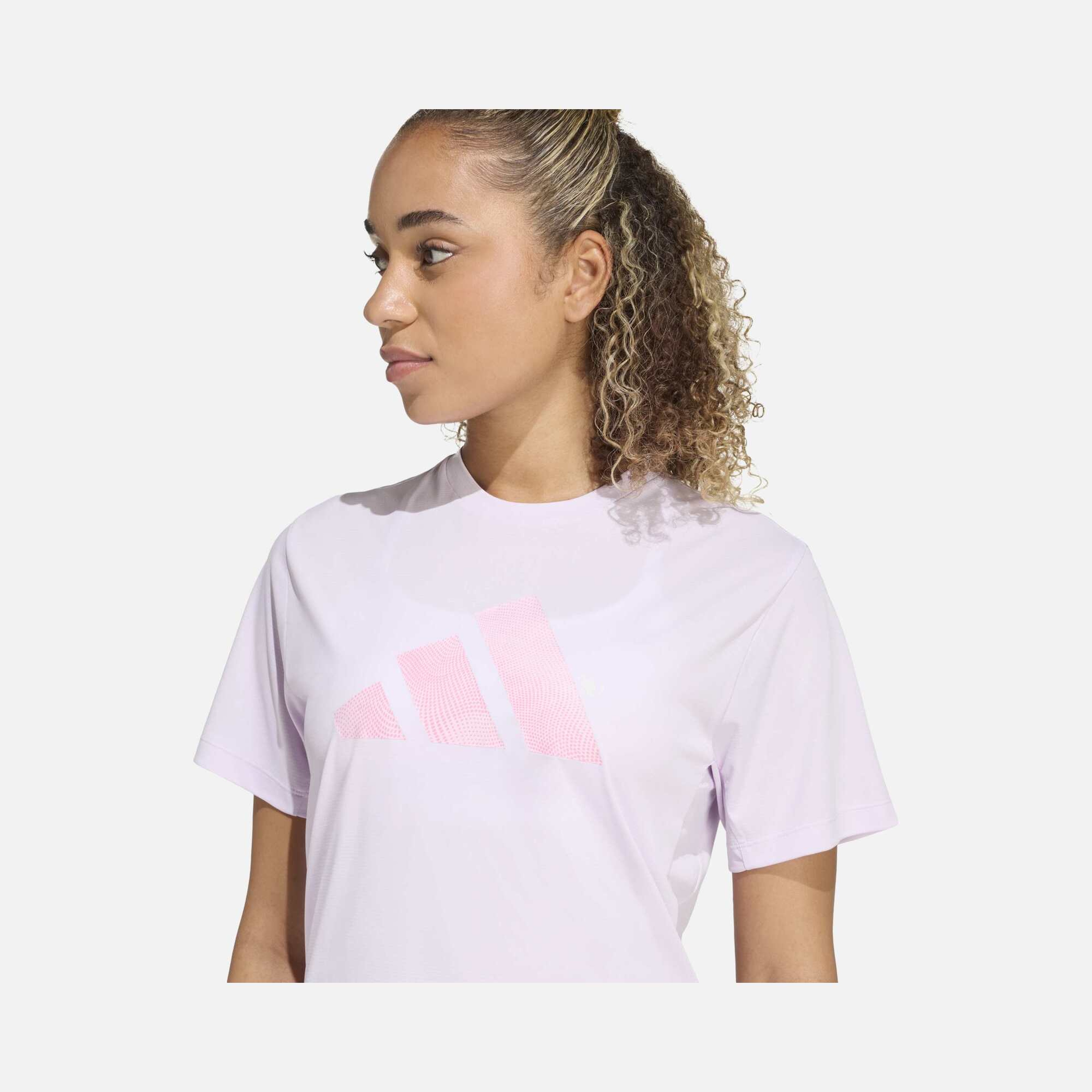 adidas Essential Brand Love Running Kadın Tişört