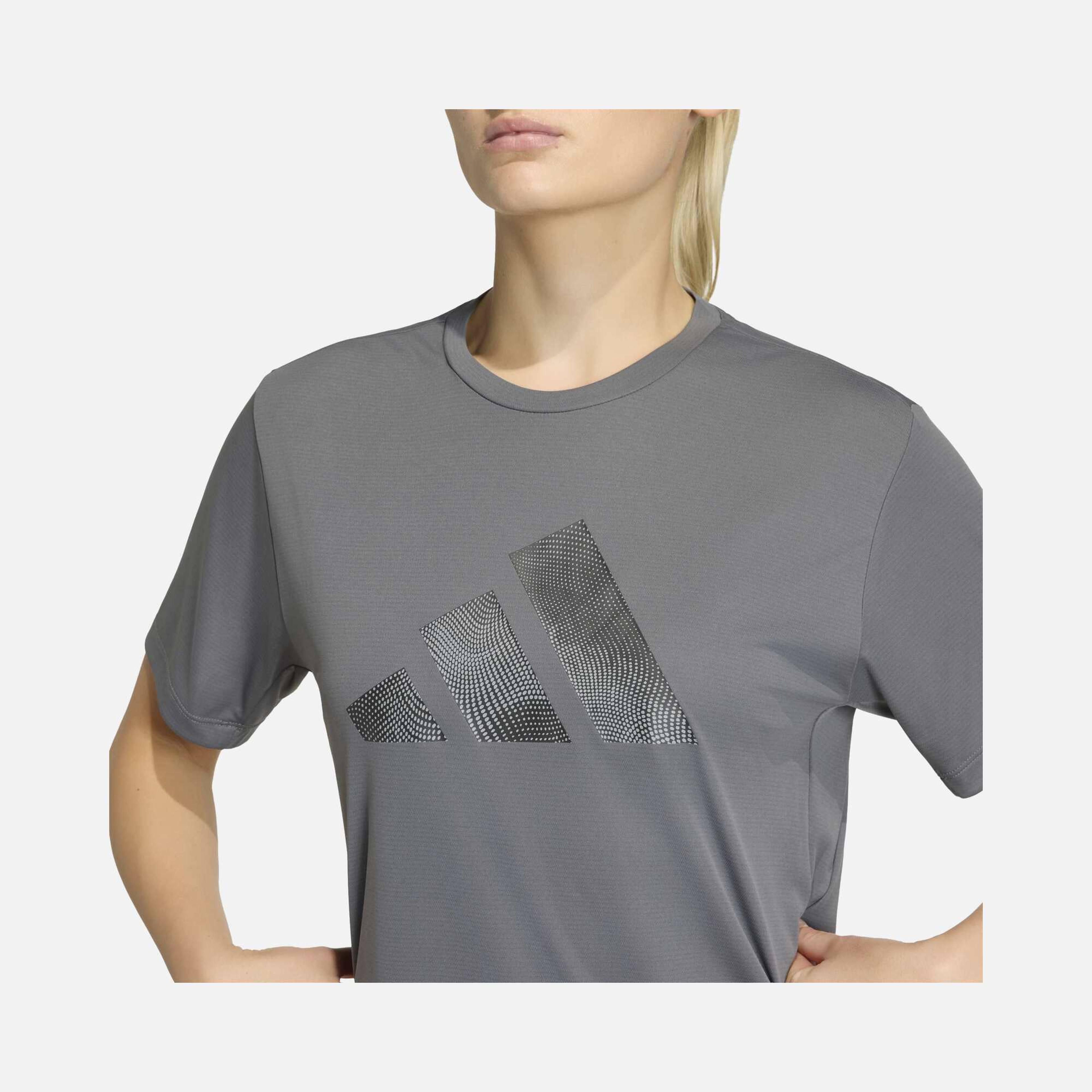 adidas Essential Brand Love Running Kadın Tişört