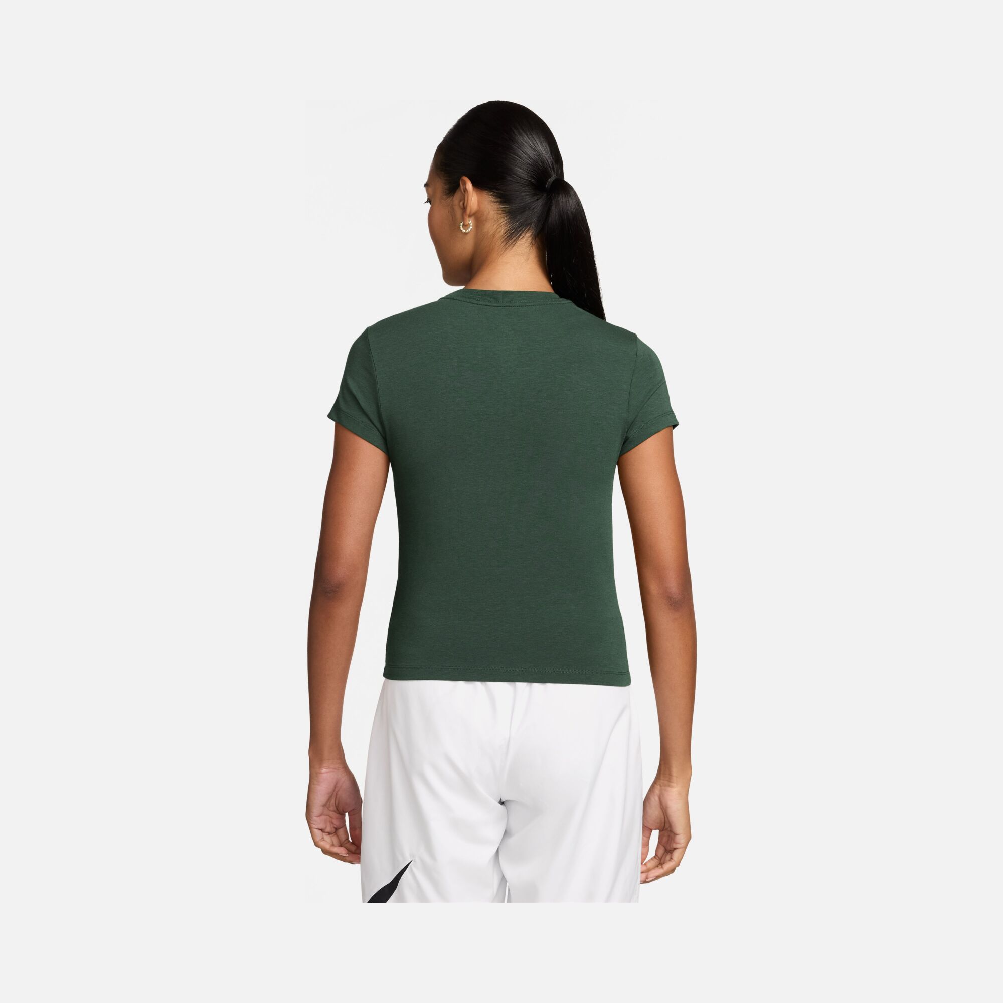 Nike Sportswear Essentials Chill Knit Short-Sleeve Kadın Tişört