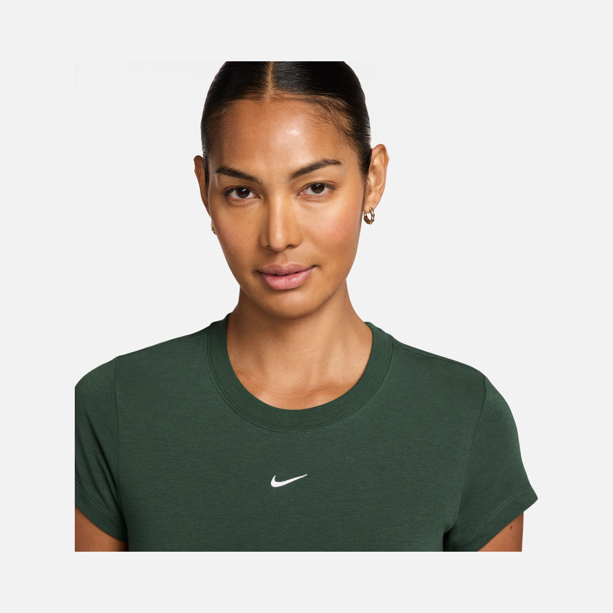 Nike Sportswear Essentials Chill Knit Short-Sleeve Kadın Tişört