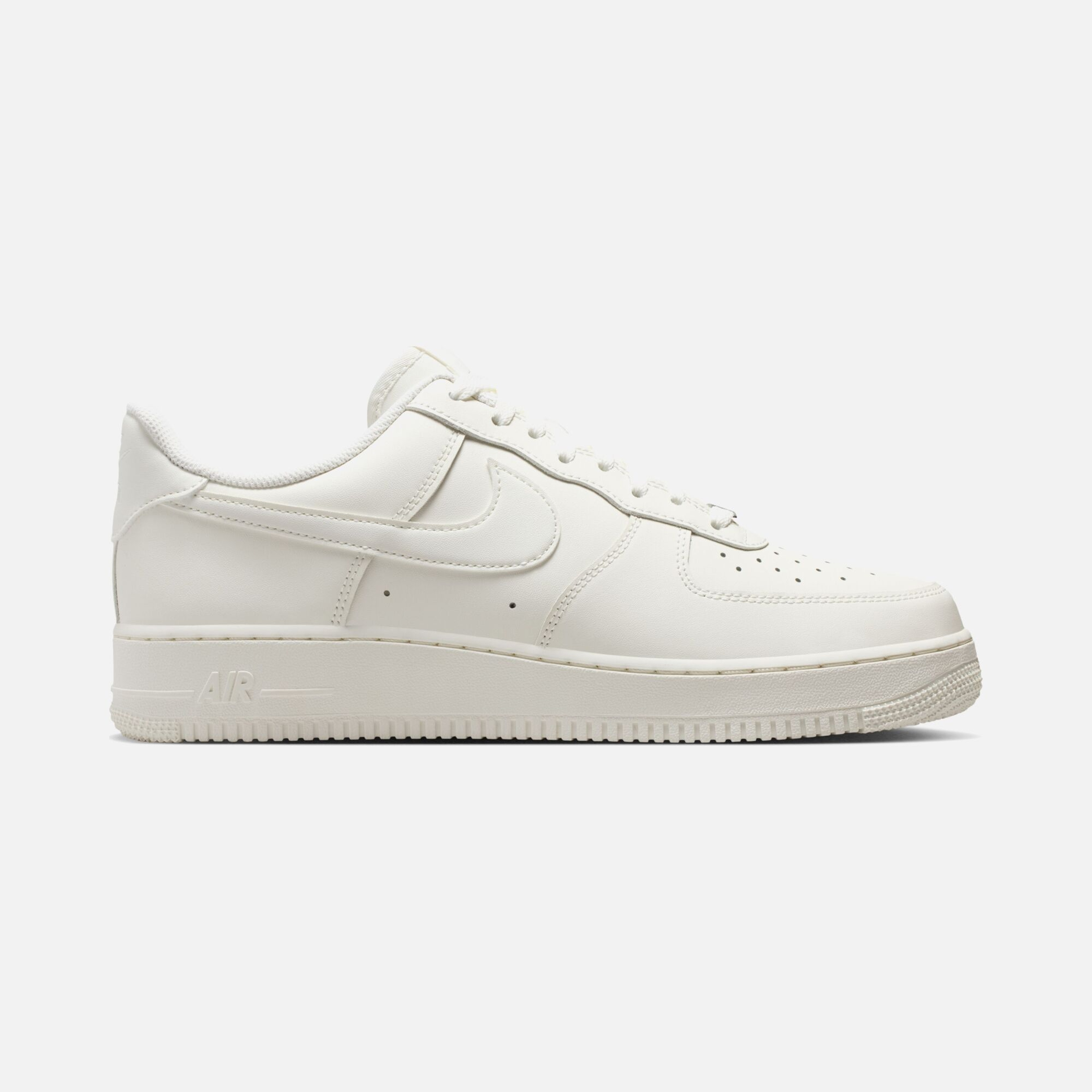 Nike Air Force 1 07 Erkek Spor Ayakkabı