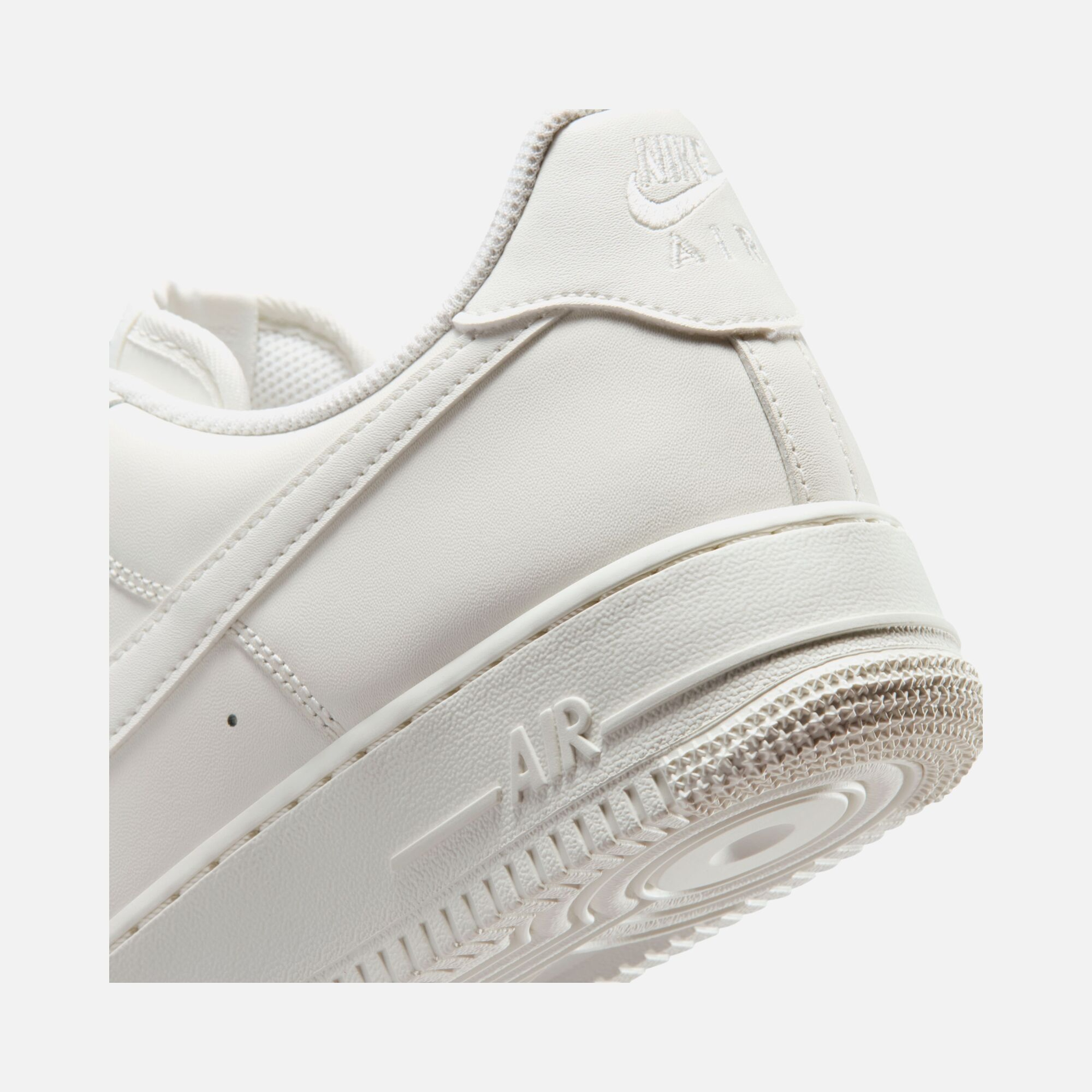 Nike Air Force 1 07 Erkek Spor Ayakkabı