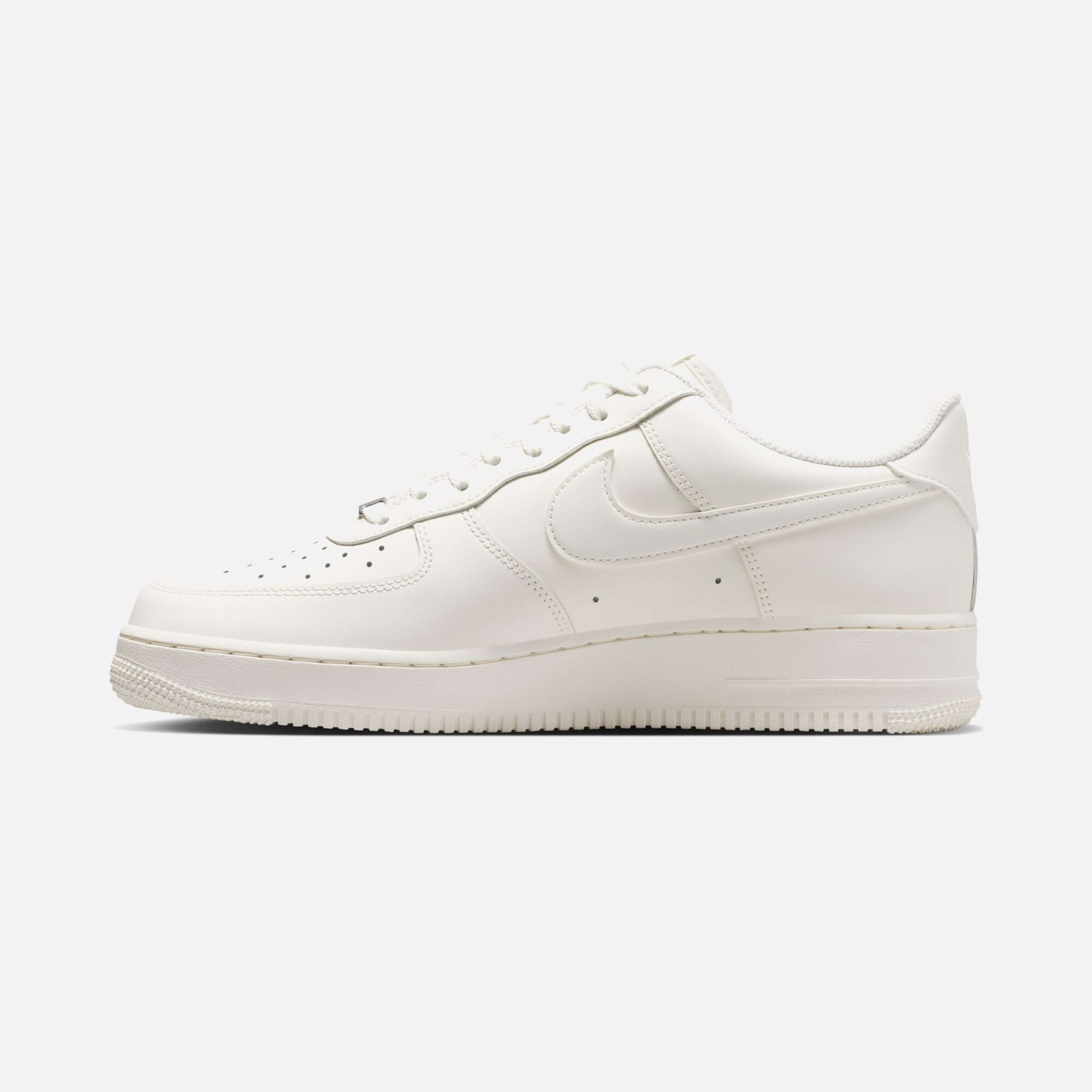 Nike Air Force 1 07 Erkek Spor Ayakkabı