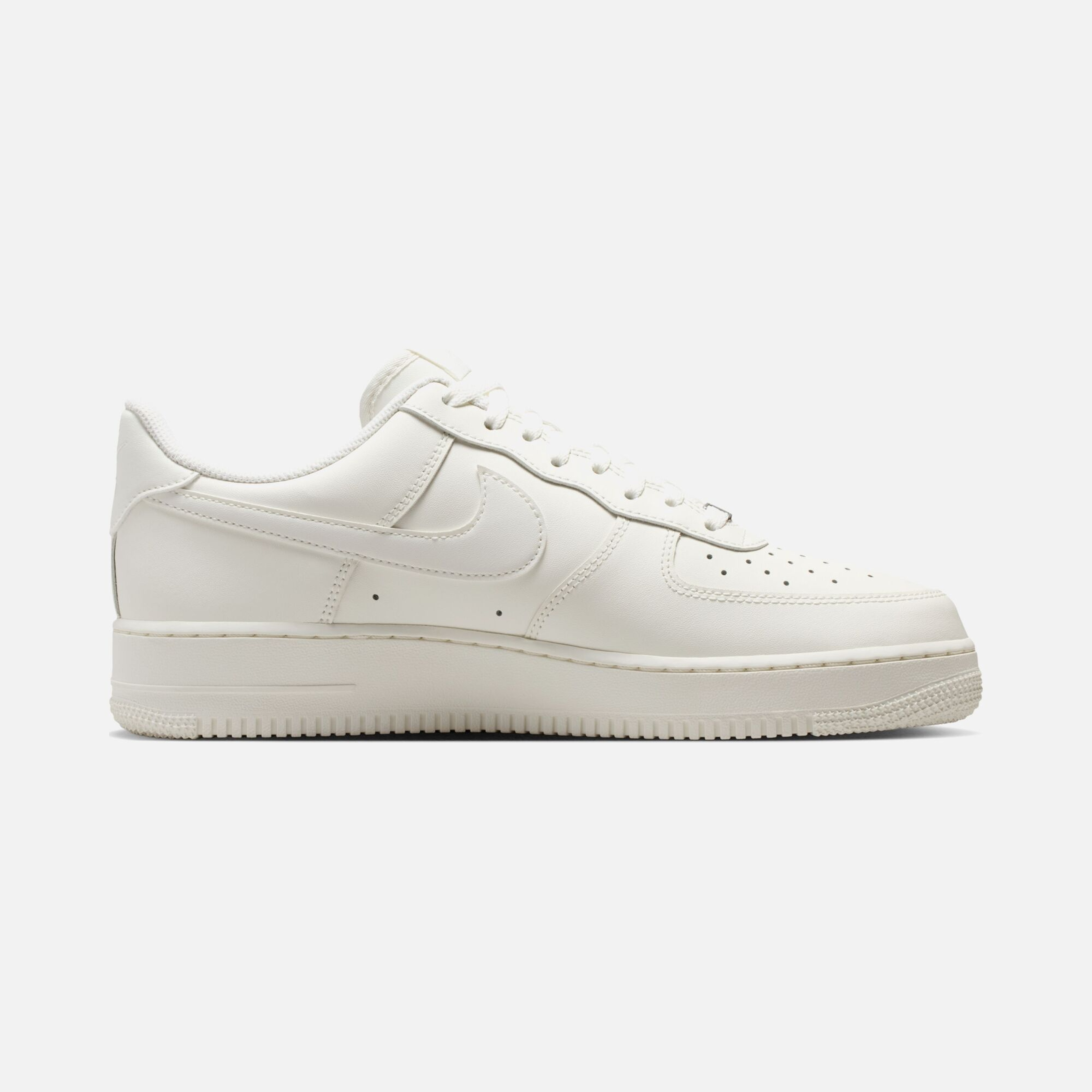 Nike Air Force 1 07 Erkek Spor Ayakkabı