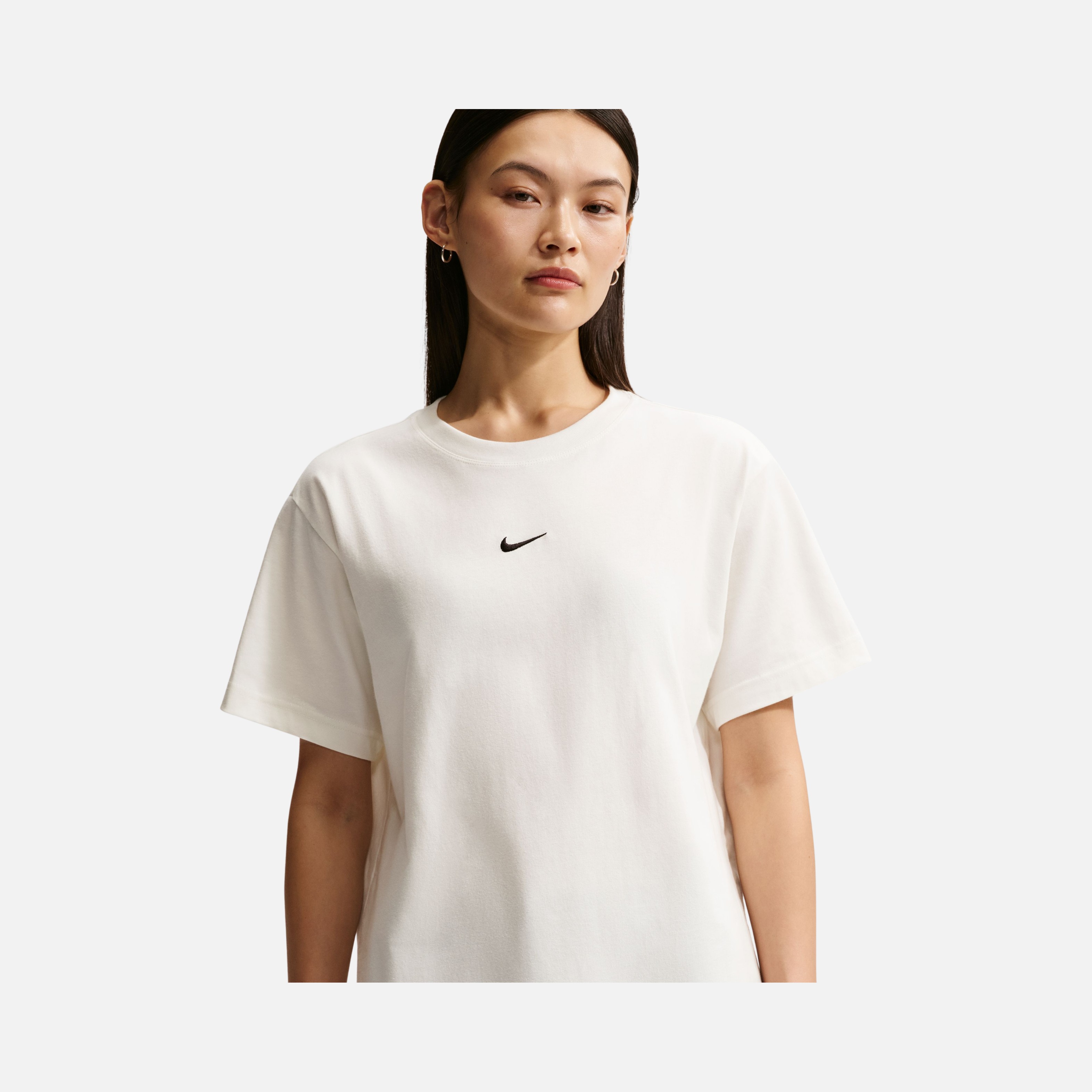 Nike Sportswear Classic Kadın Tişört