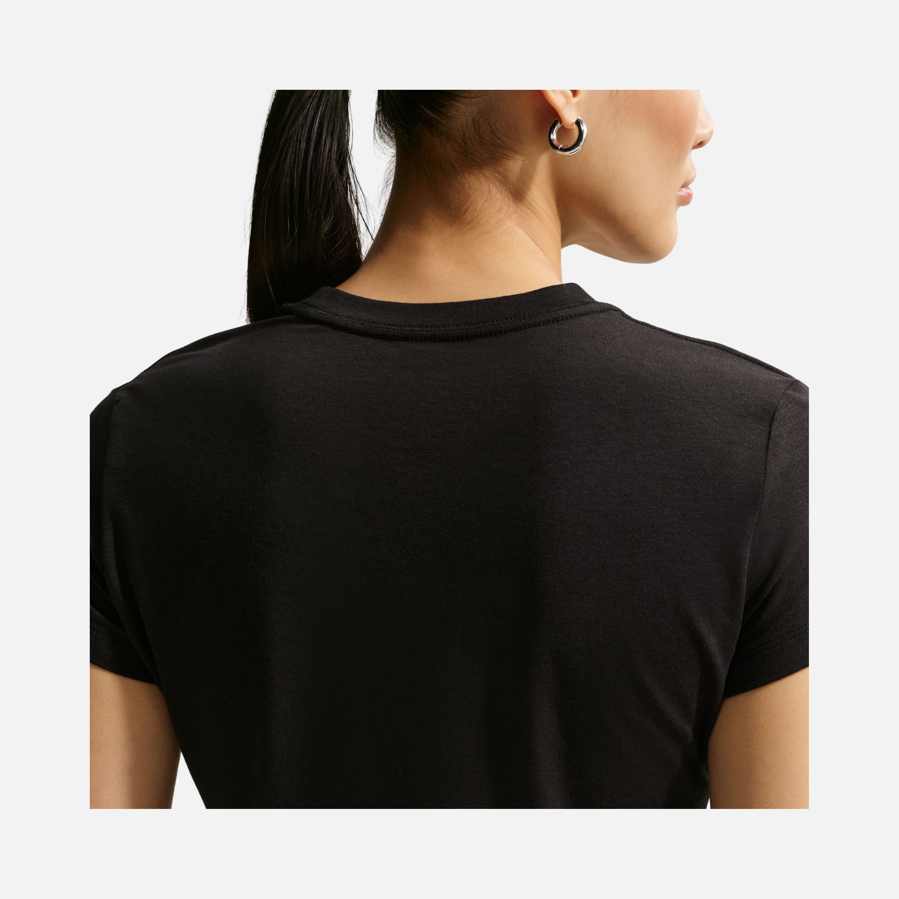 Nike Sportswear Chill Knit Crop Kadın Tişört