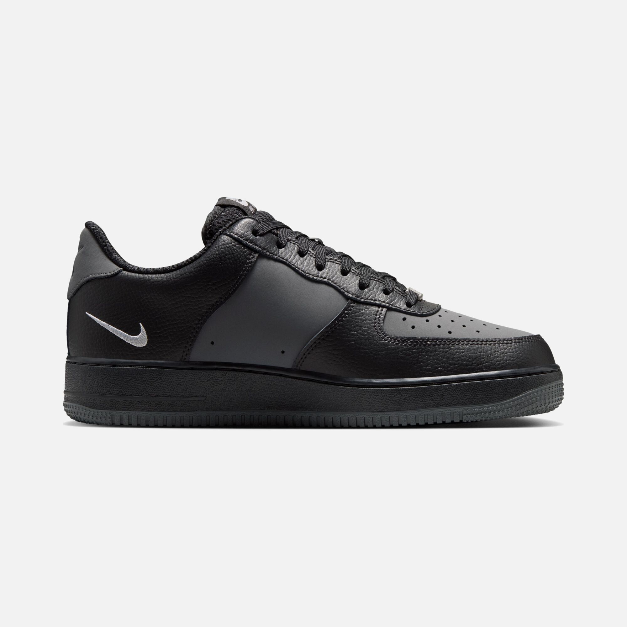 Nike Air Force 1 ブラックスニーカー　23cm Nike Air Force 1 07 Lv8 SU26 Erkek Spor Ayakkabı | Barçın