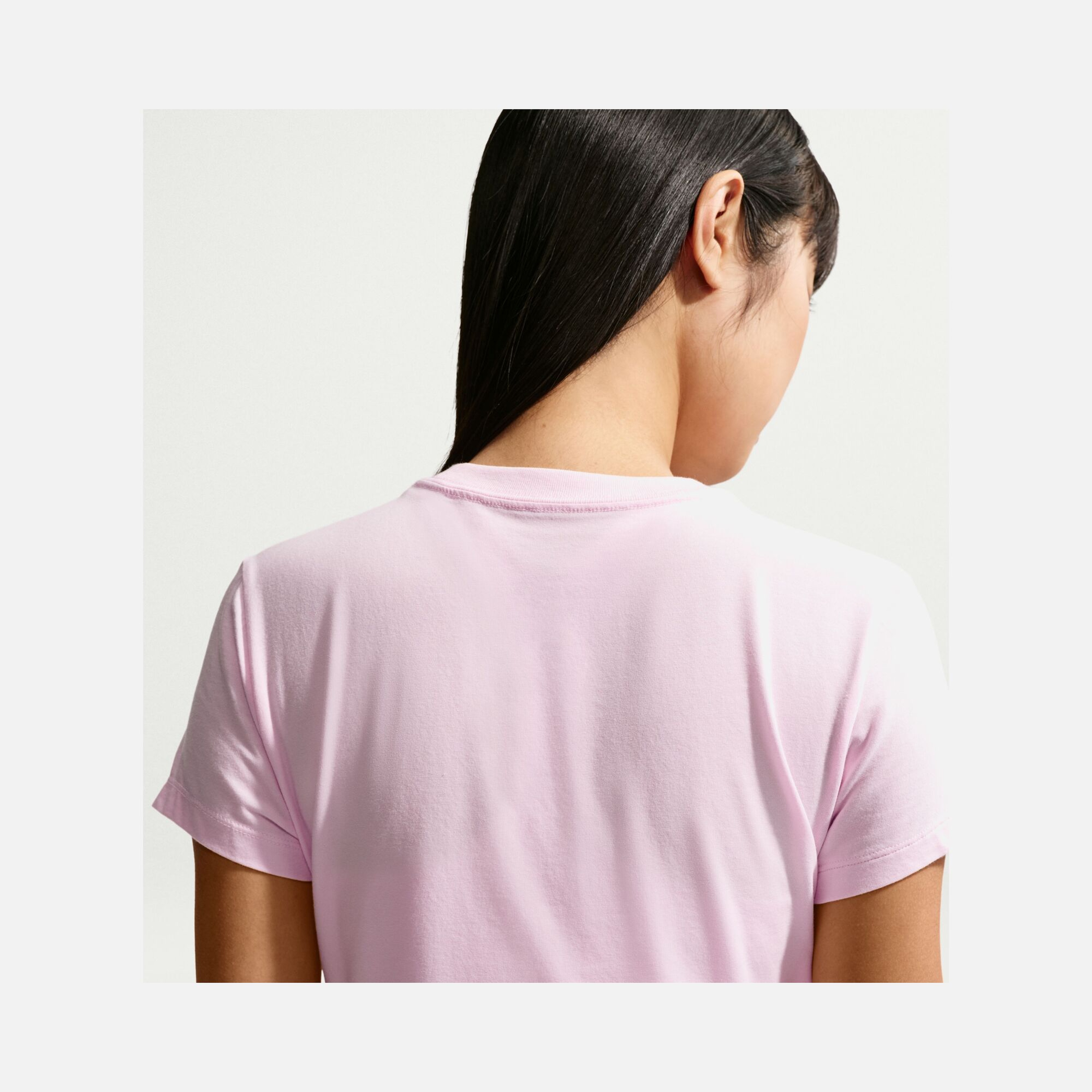 Nike Sportswear Chill Knit Crop Kadın Tişört